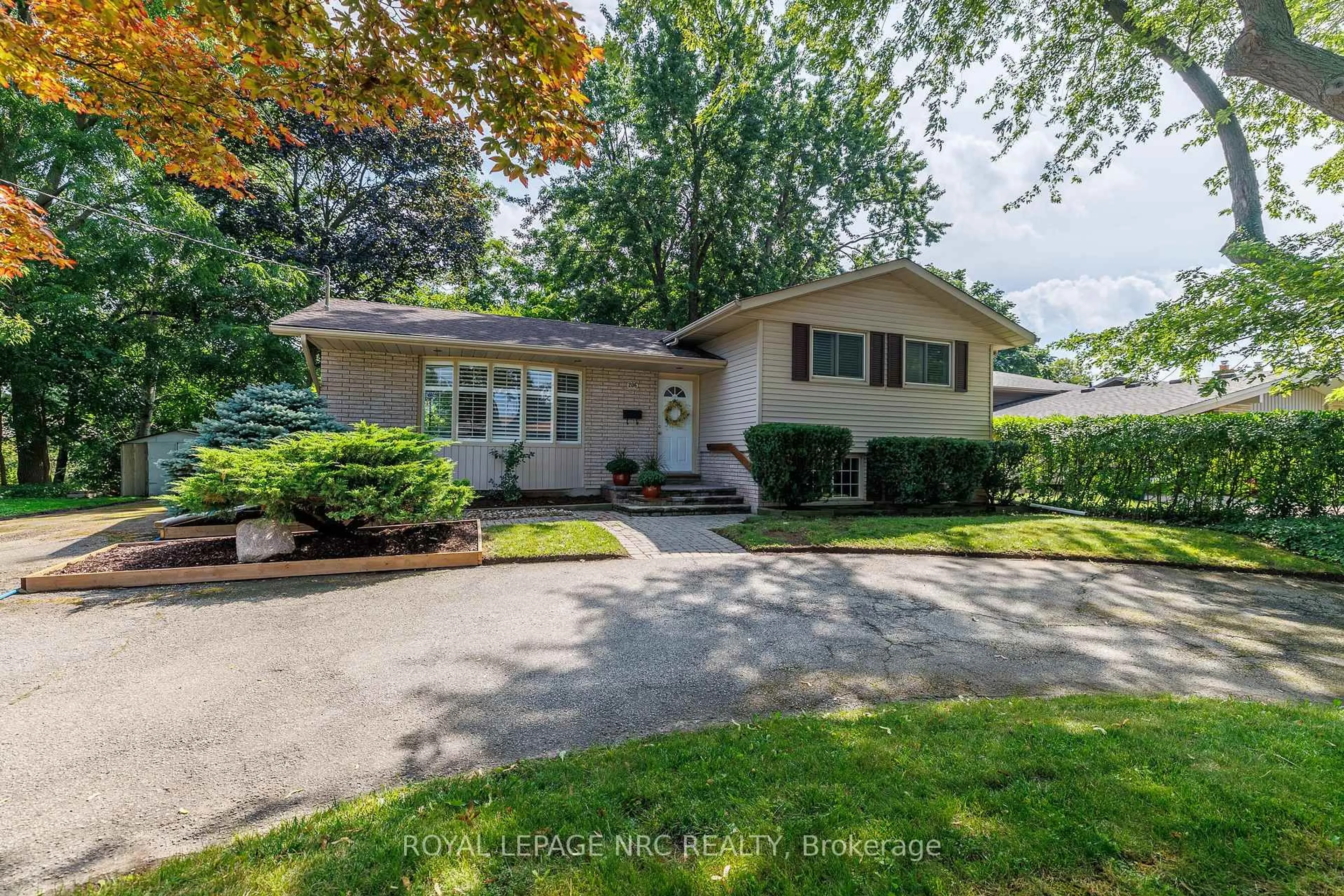 Unknown for 206 Parnell Rd, St. Catharines Ontario L2M 1V6