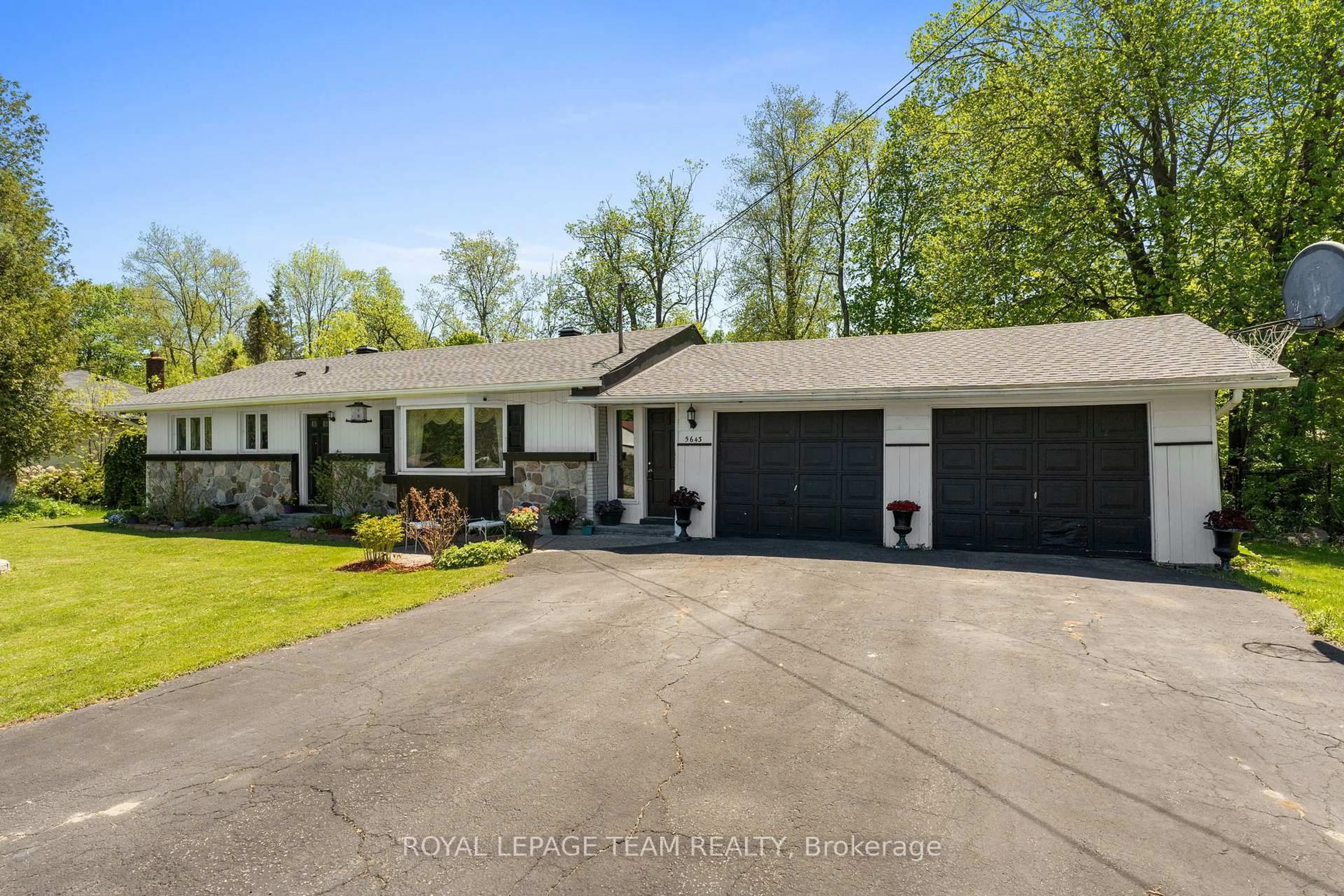 Unknown for 5643 Ficko Cres, Ottawa Ontario K1X 1H3