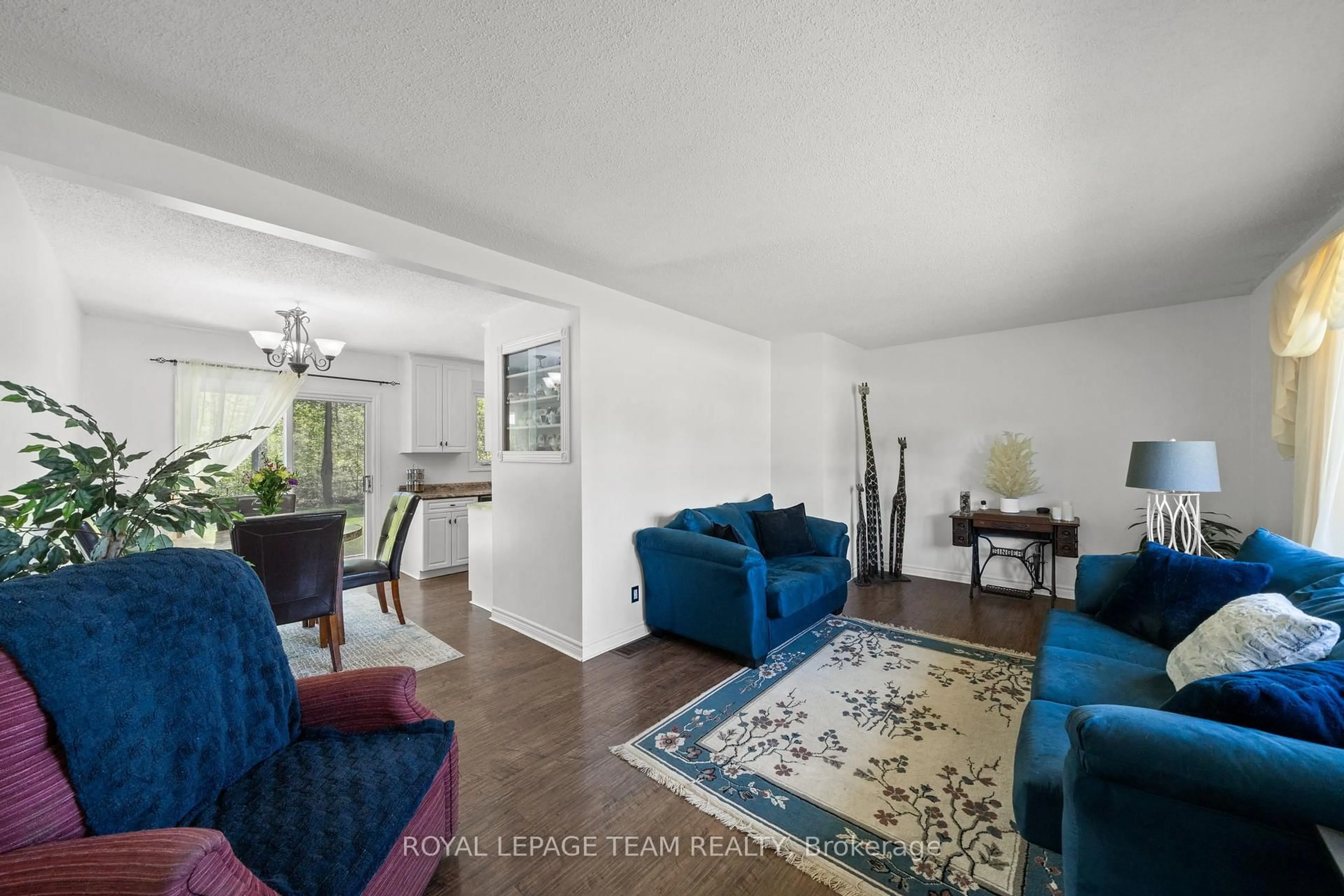 Living room with furniture, unknown for 5643 Ficko Cres, Ottawa Ontario K1X 1H3