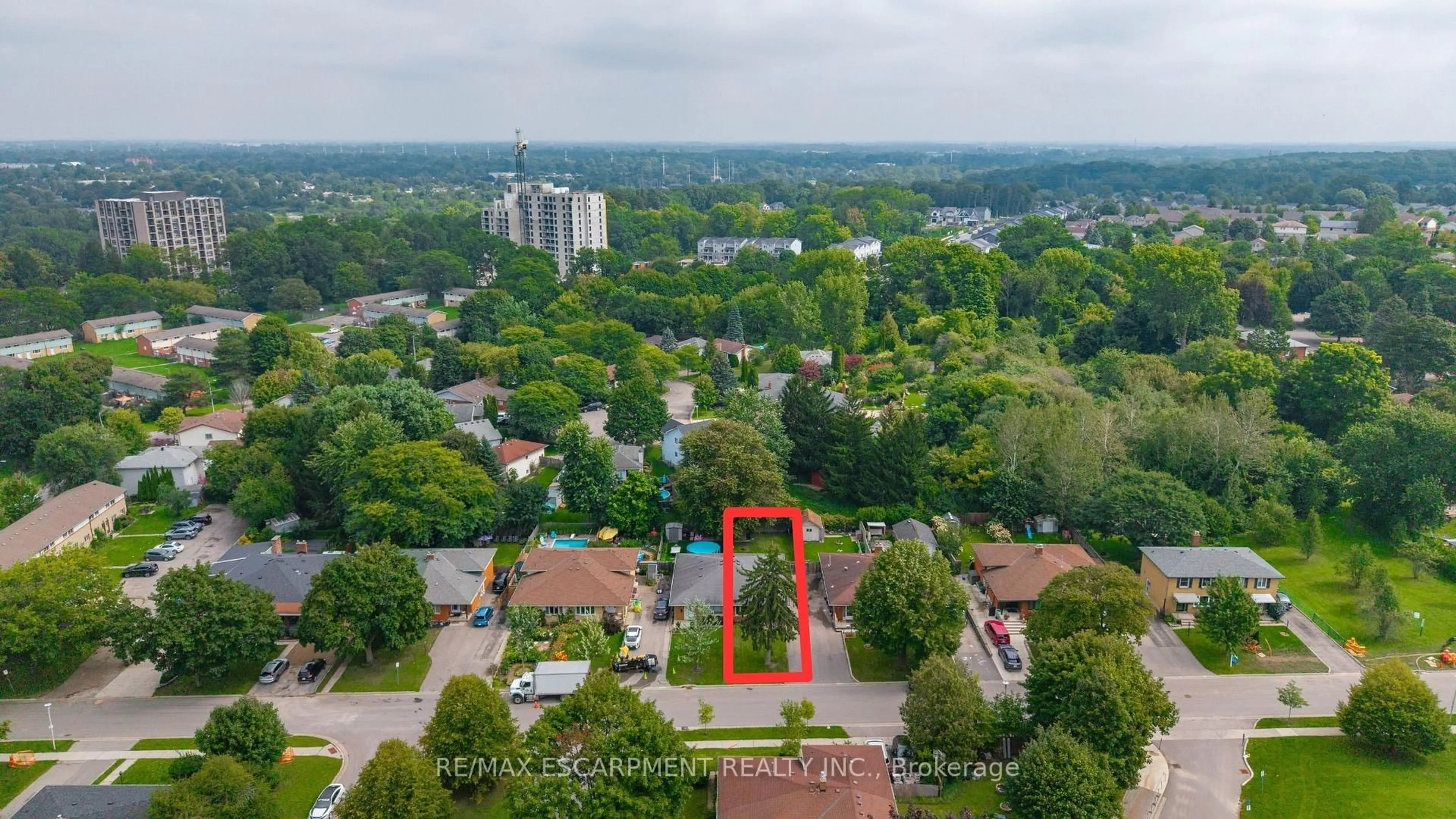 A pic from outside/outdoor area/front of a property/back of a property/a pic from drone, city buildings view from balcony for 220 CAIRN St, London South Ontario N5Z 3W7