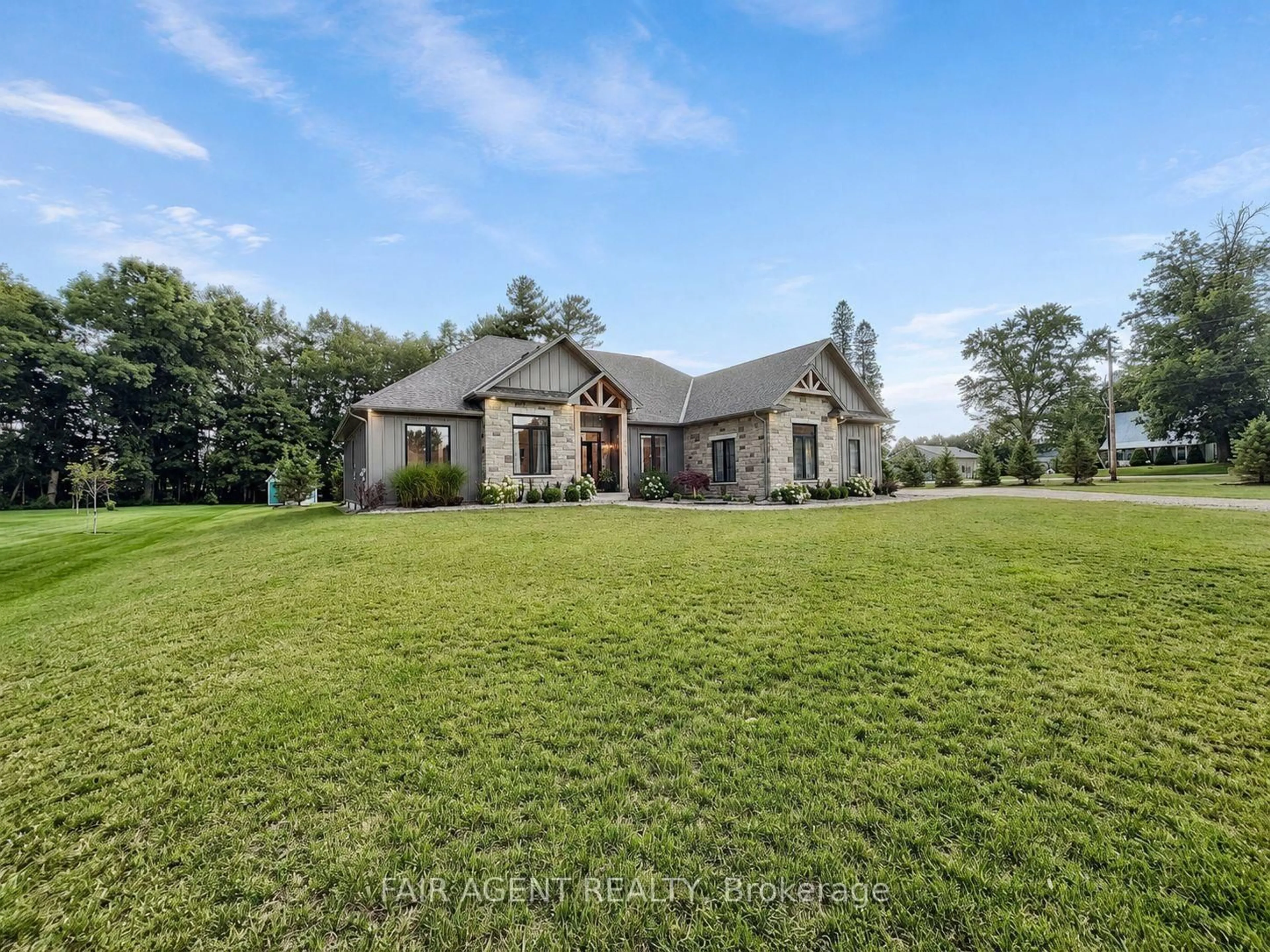 A pic from outside/outdoor area/front of a property/back of a property/a pic from drone, unknown for 93 Woodland Dr, Norfolk Ontario N3Y 4J9