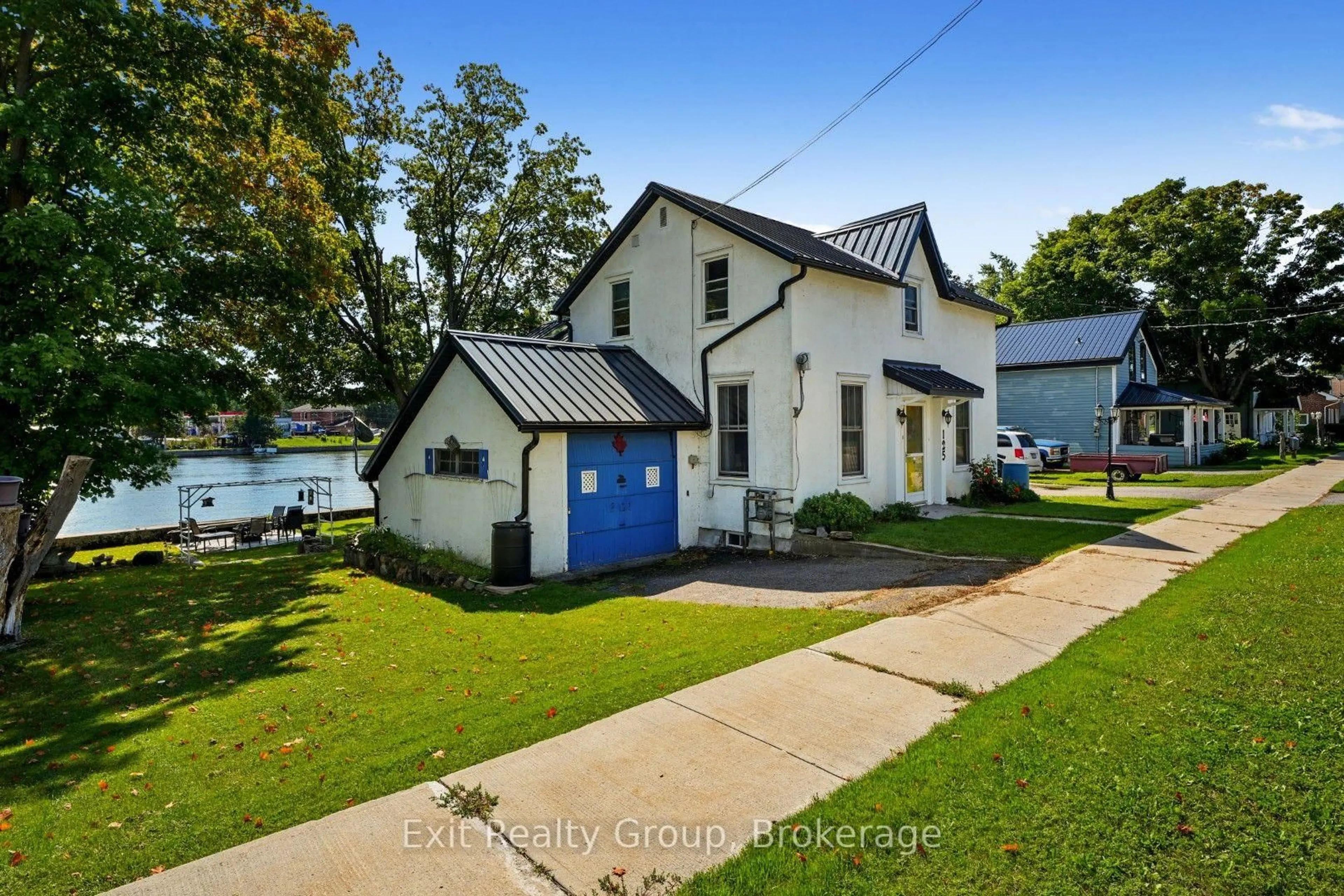 A pic from outside/outdoor area/front of a property/back of a property/a pic from drone, street for 125 Queen St, Trent Hills Ontario K0L 1L0
