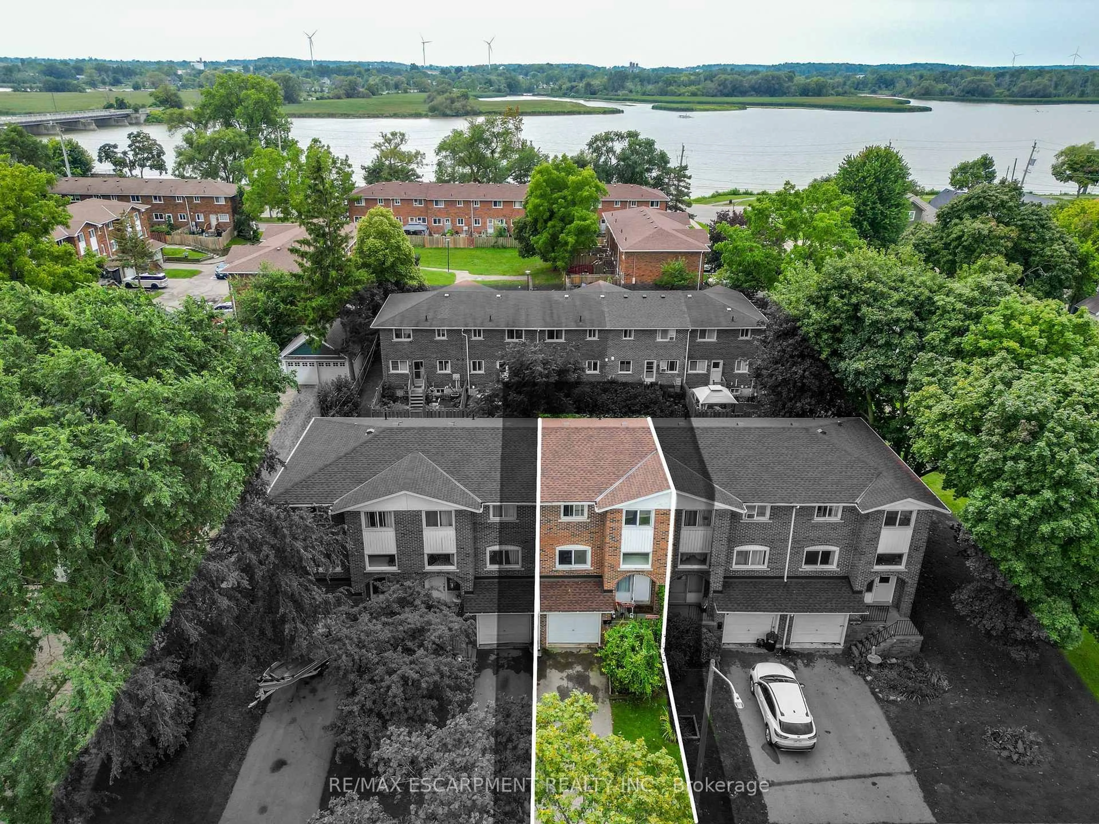 A pic from outside/outdoor area/front of a property/back of a property/a pic from drone, city buildings view from balcony for 132 LOCK St #3, Haldimand Ontario N1A 1T9
