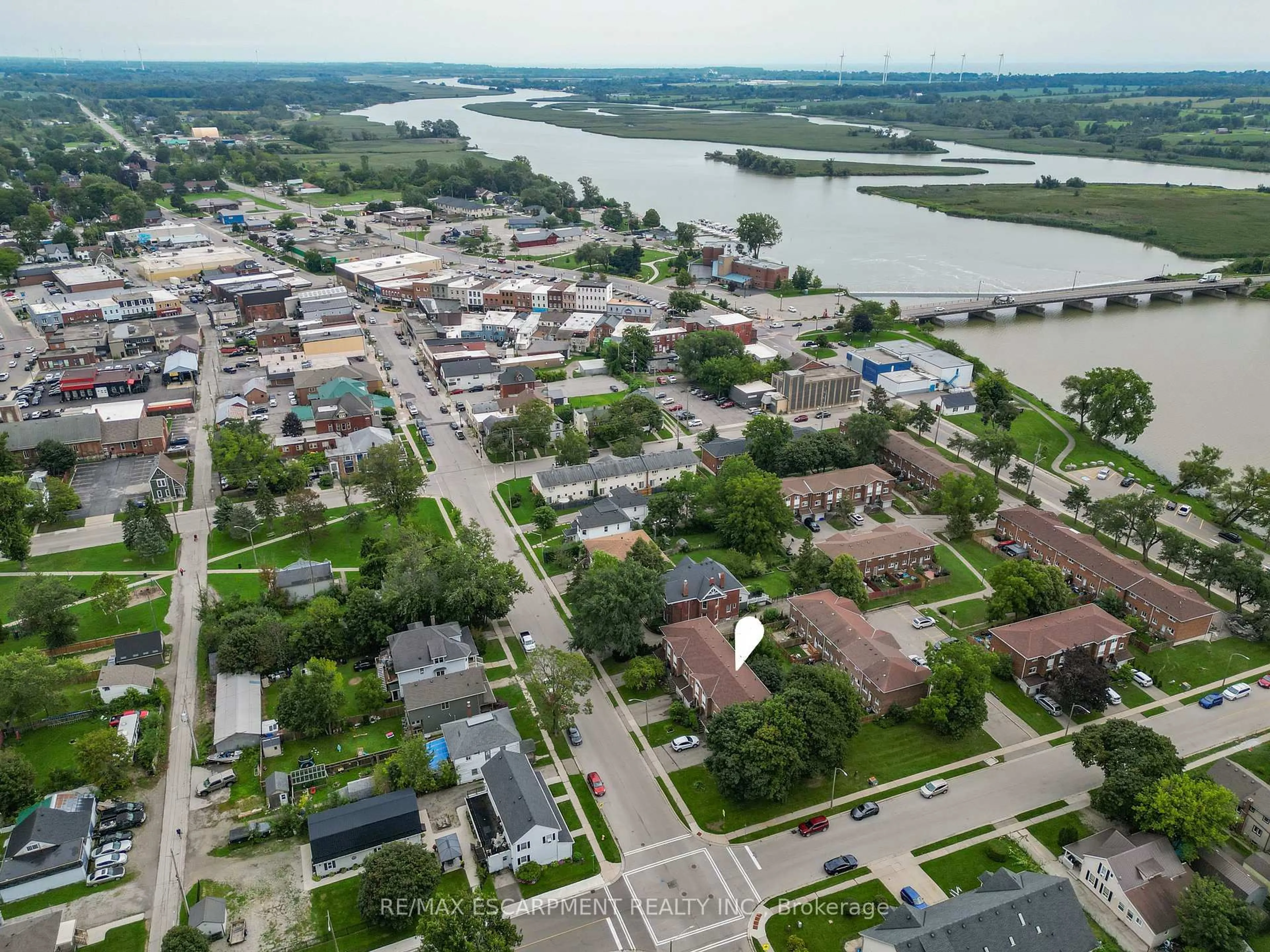 A pic from outside/outdoor area/front of a property/back of a property/a pic from drone, street for 132 LOCK St #3, Haldimand Ontario N1A 1T9