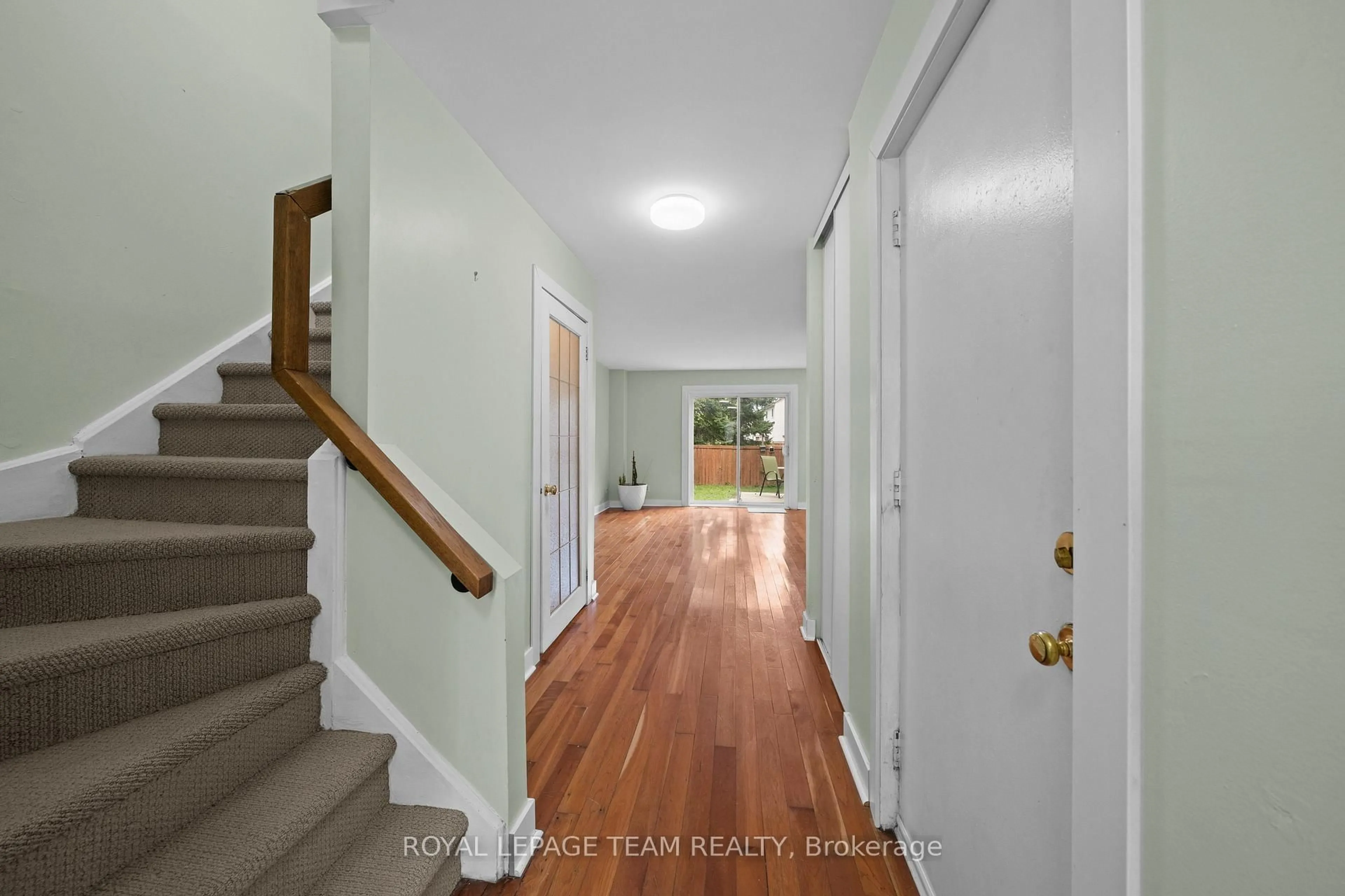 Indoor entryway for 3 Benlark Rd, Barrhaven Ontario K2J 2L5