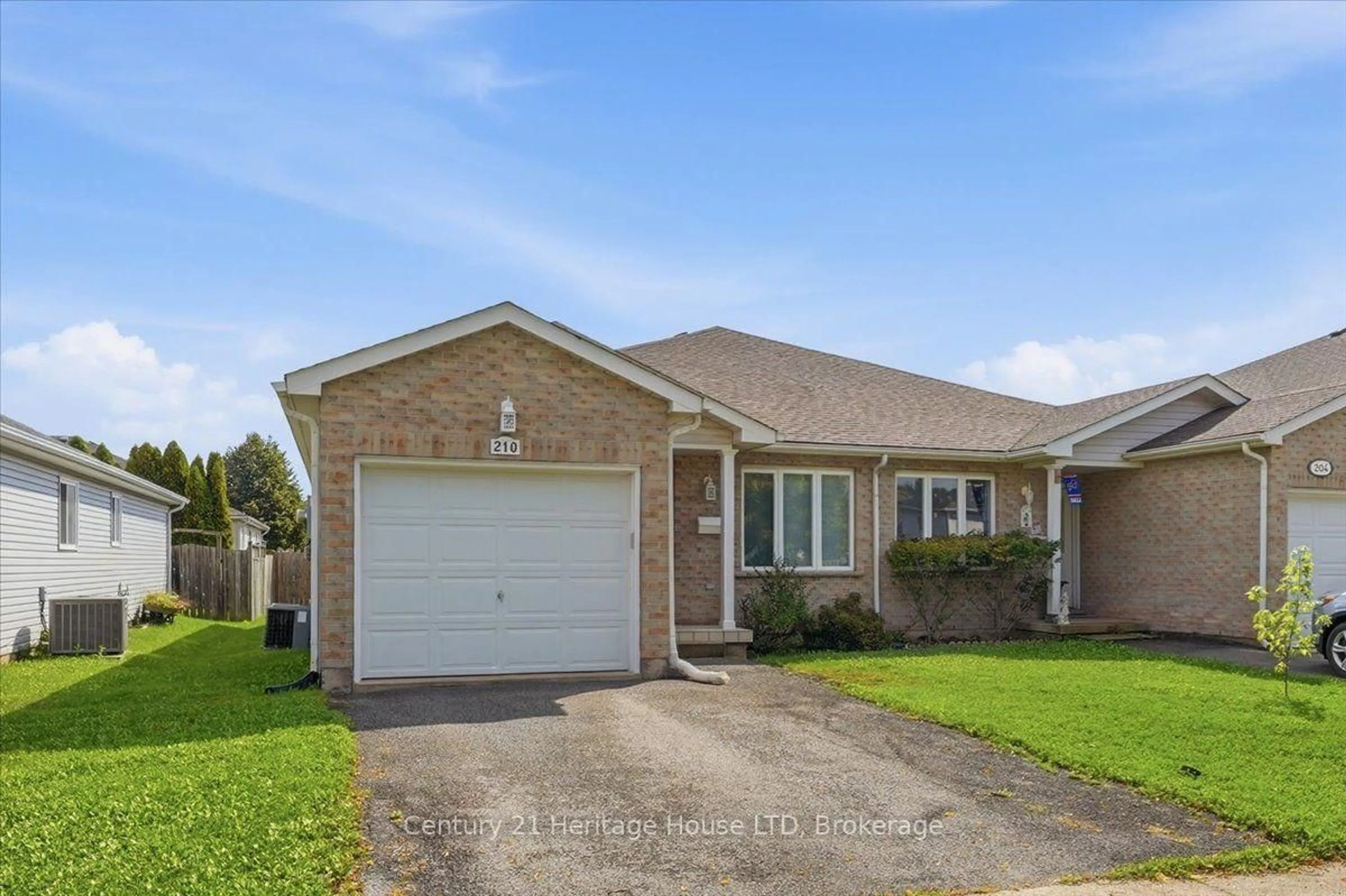Home with brick exterior material, street for 210 Oakcrest Ave, Welland Ontario L3C 7K3