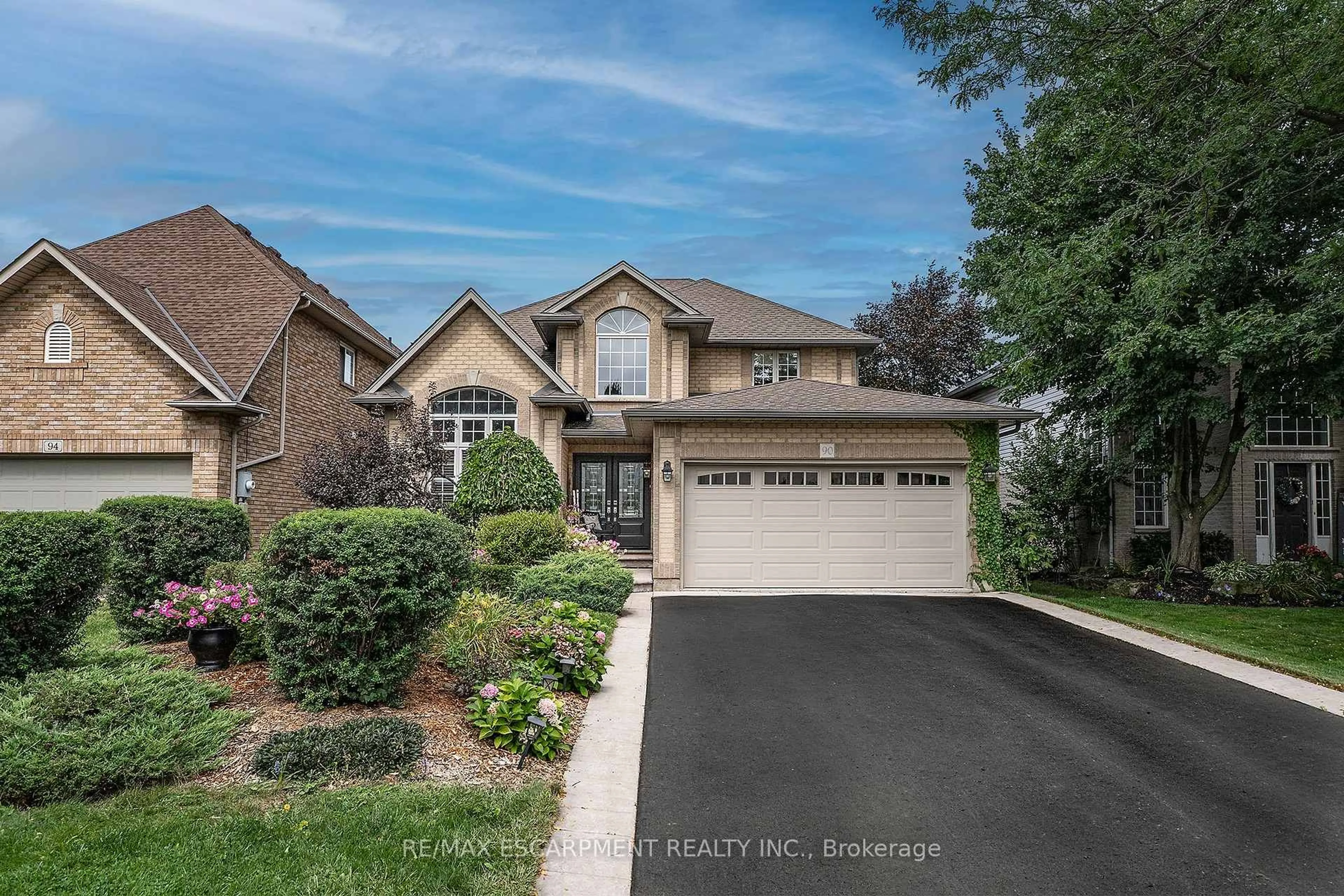 Unknown for 90 Surrey Dr, Hamilton Ontario L9K 1L9