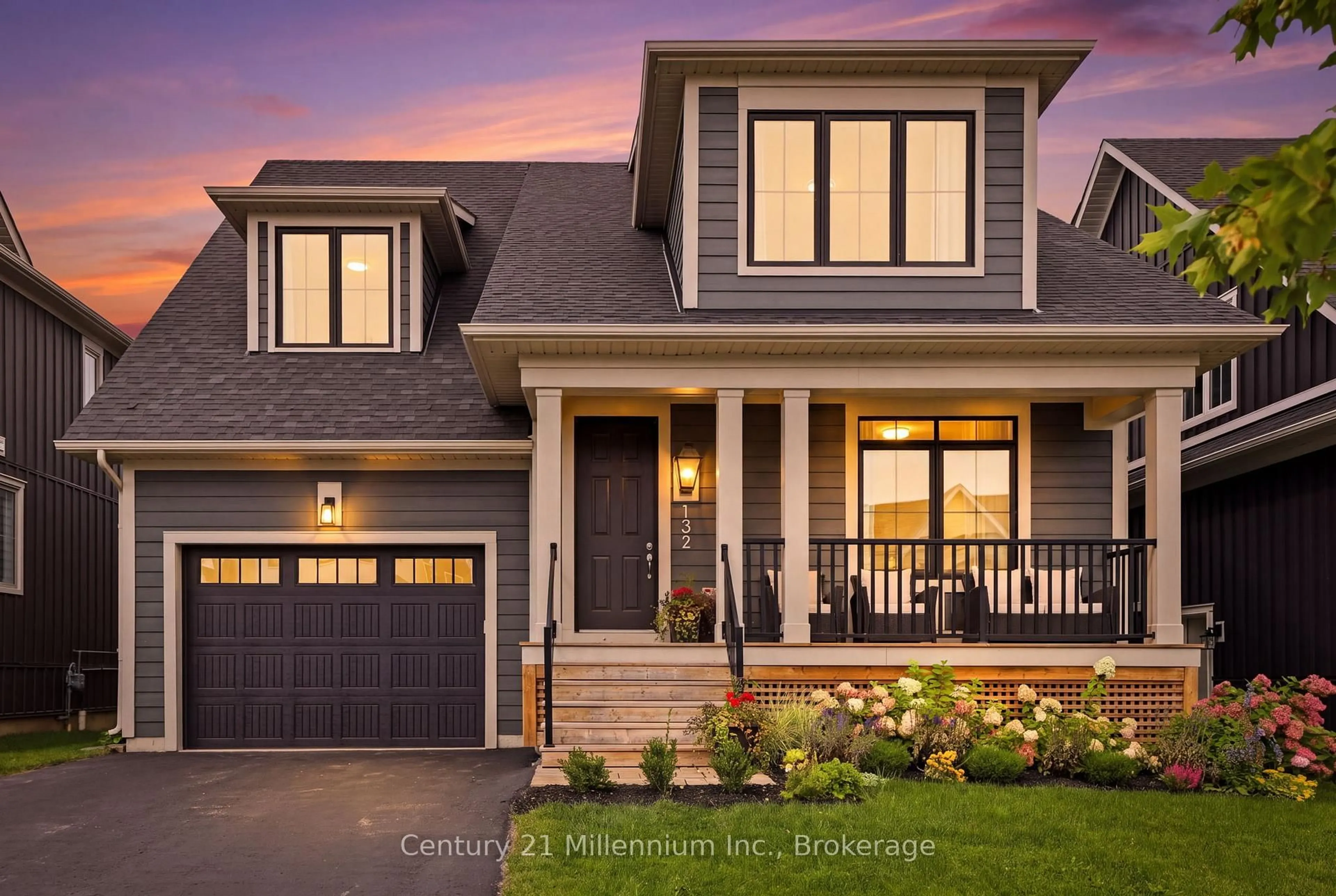 Home with vinyl exterior material, street for 132 Sycamore St, Blue Mountains Ontario L9Y 4E2