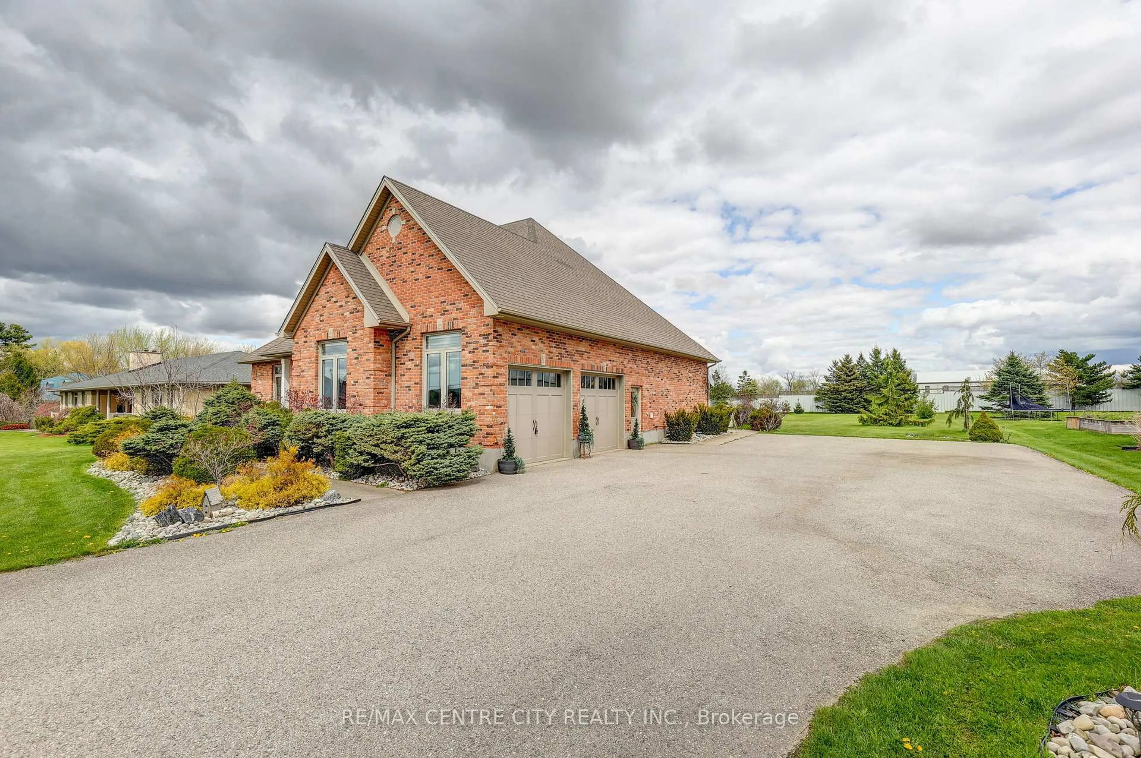 Home with brick exterior material, unknown for 9538 Tower Rd, Central Elgin Ontario N5P 3S7
