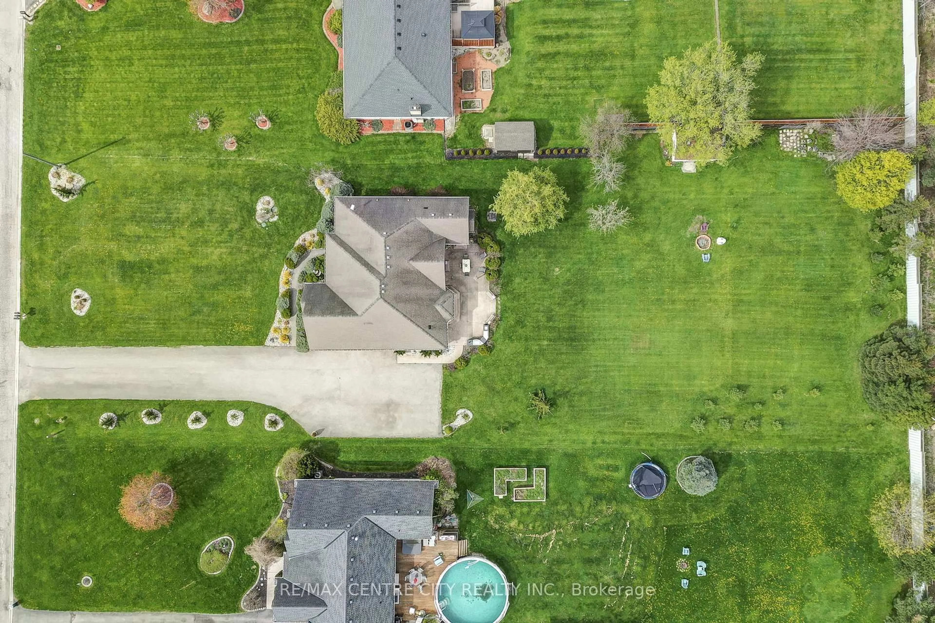 A pic from outside/outdoor area/front of a property/back of a property/a pic from drone, street for 9538 Tower Rd, Central Elgin Ontario N5P 3S7