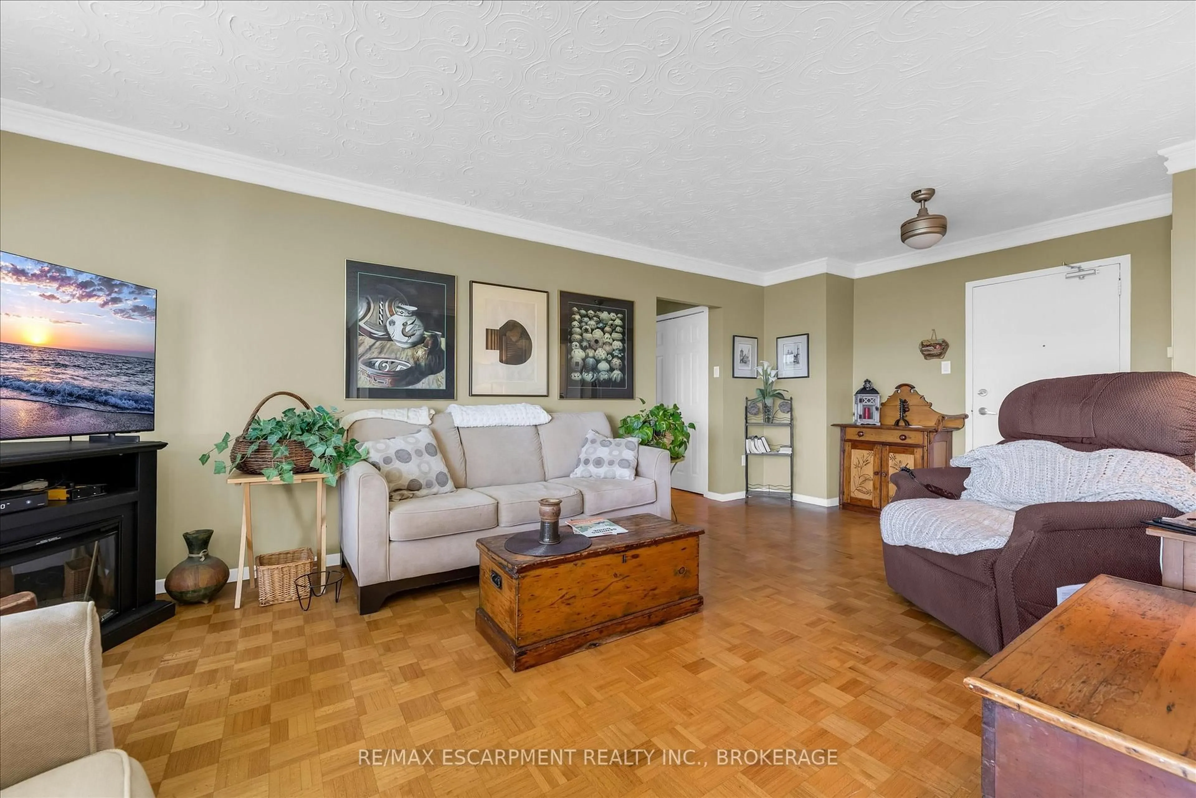Living room with furniture, unknown for 35 Towering Heights Blvd #1007, St. Catharines Ontario L2T 3G8
