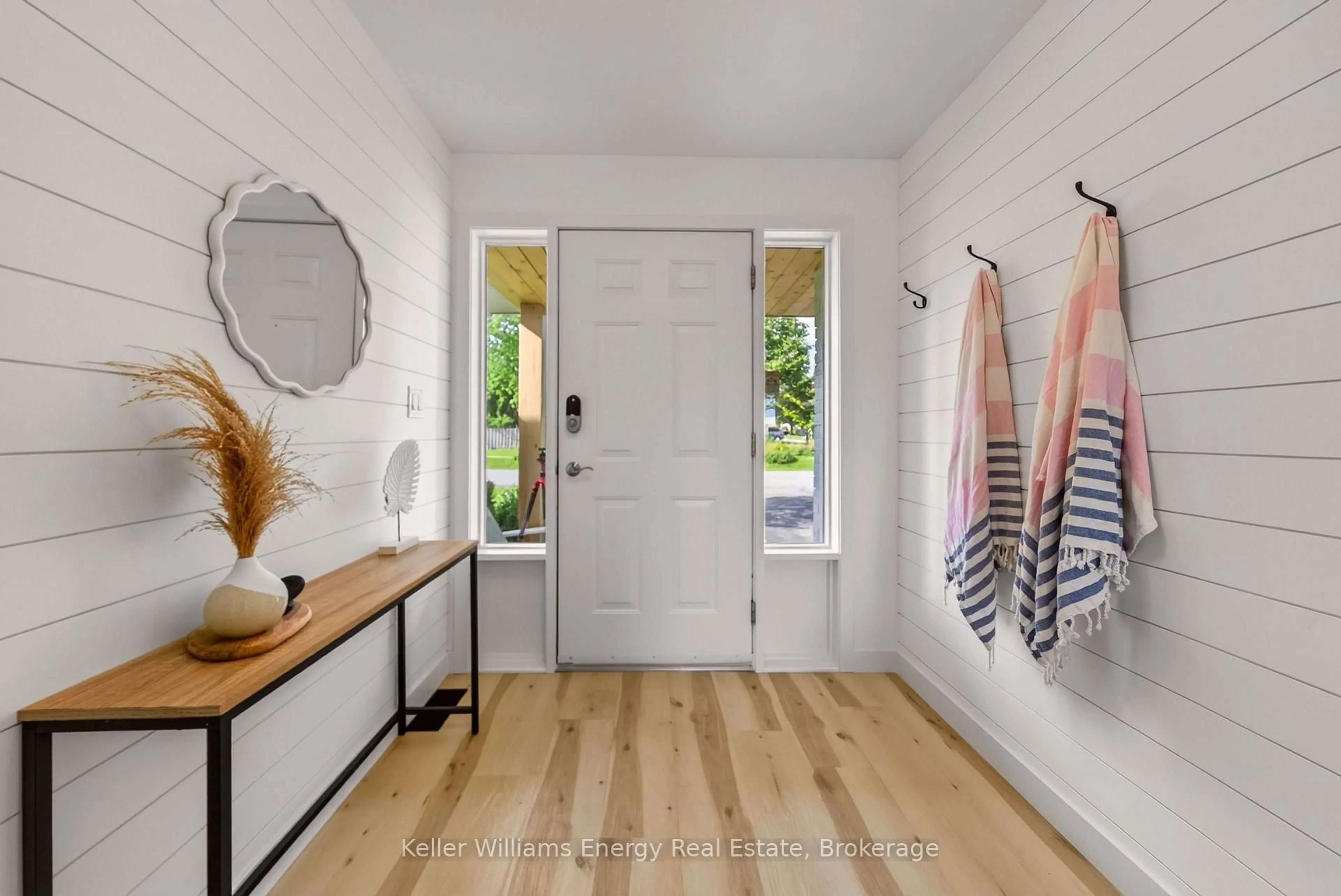 Indoor entryway for 5 Harbourview Cres, Prince Edward County Ontario K0K 3L0