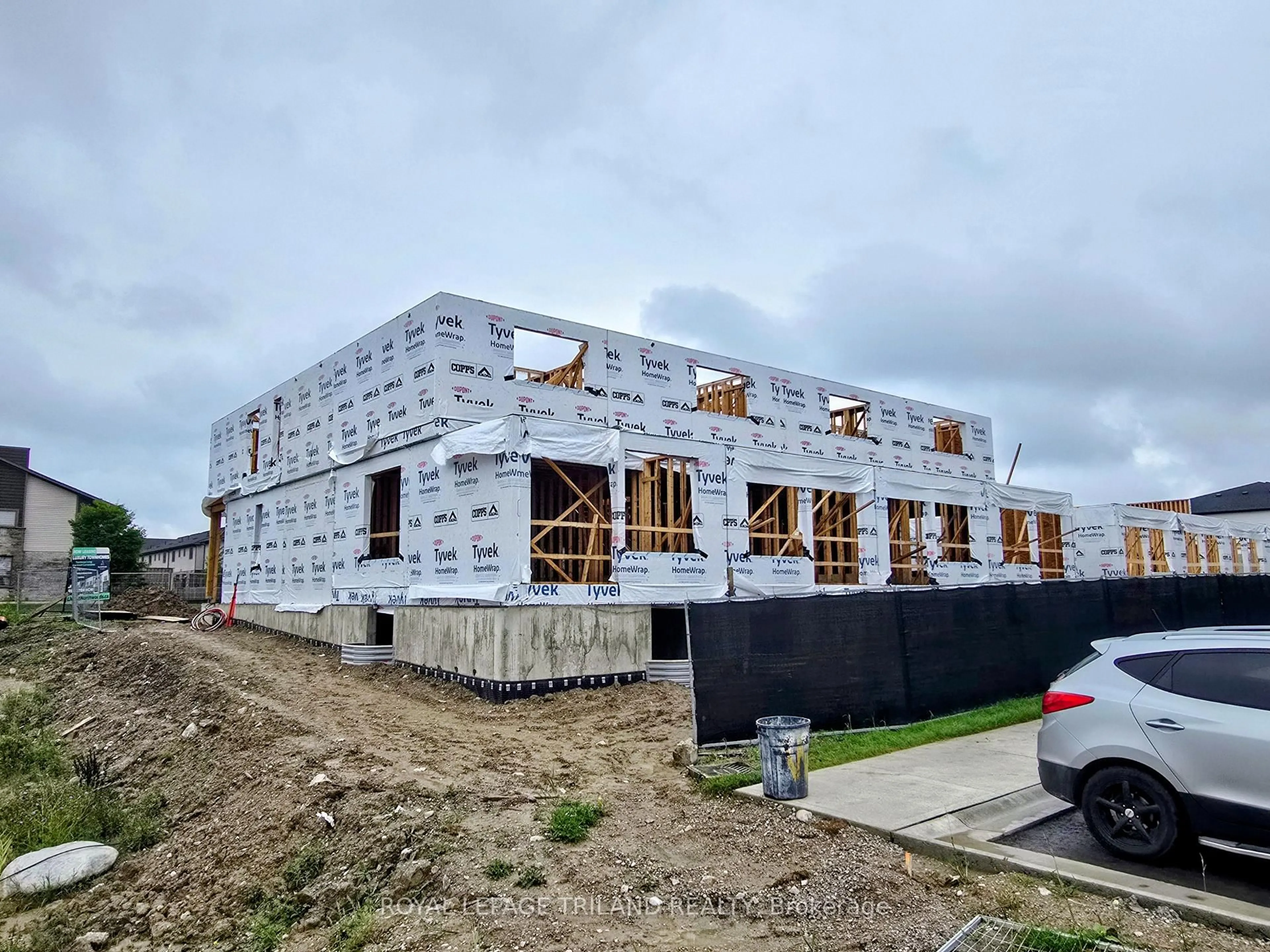 Unknown for 1899 Dalmagarry Rd, London North Ontario N6G 0A6