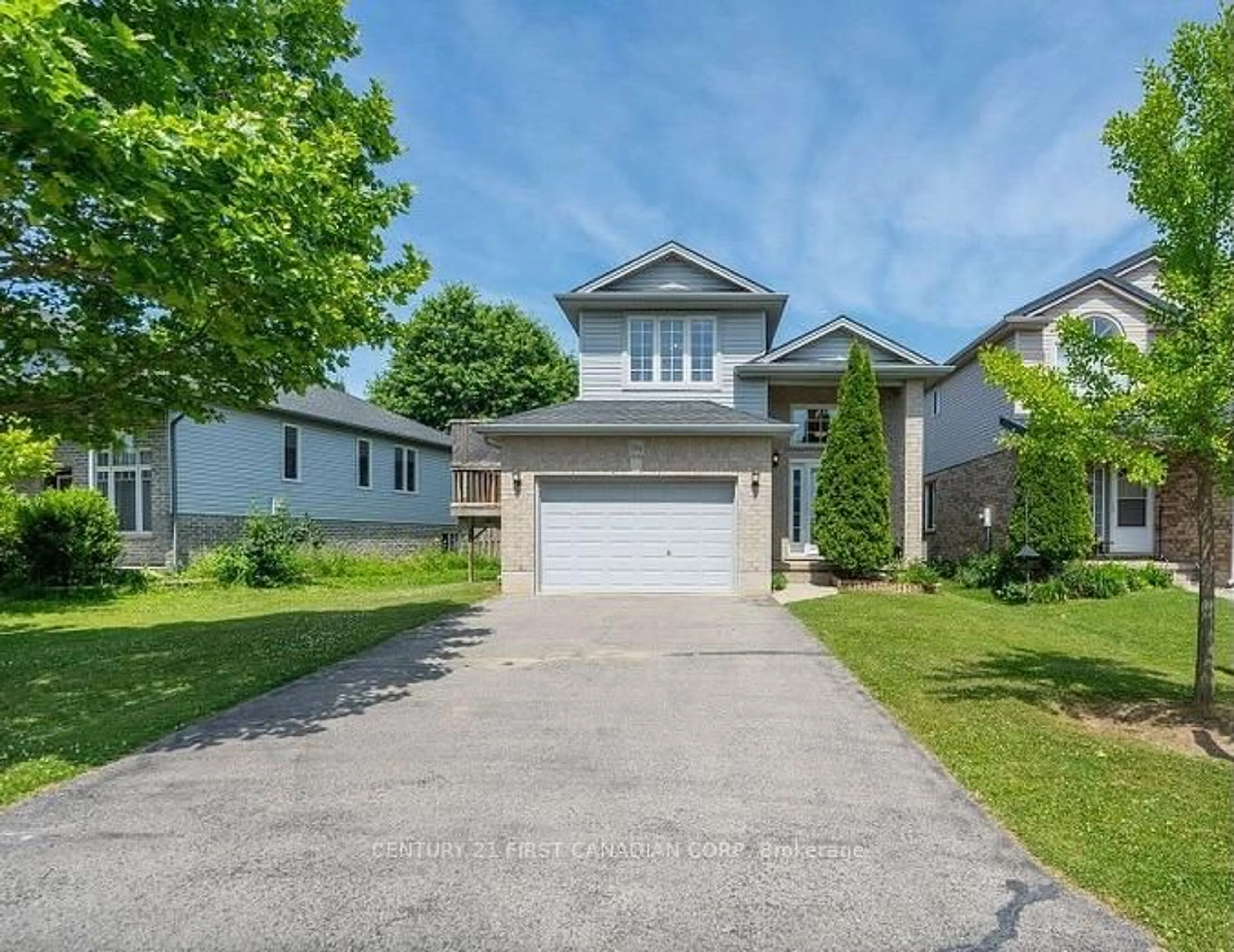 A pic from outside/outdoor area/front of a property/back of a property/a pic from drone, street for 994 Marigold St, London North Ontario N5X 4N8