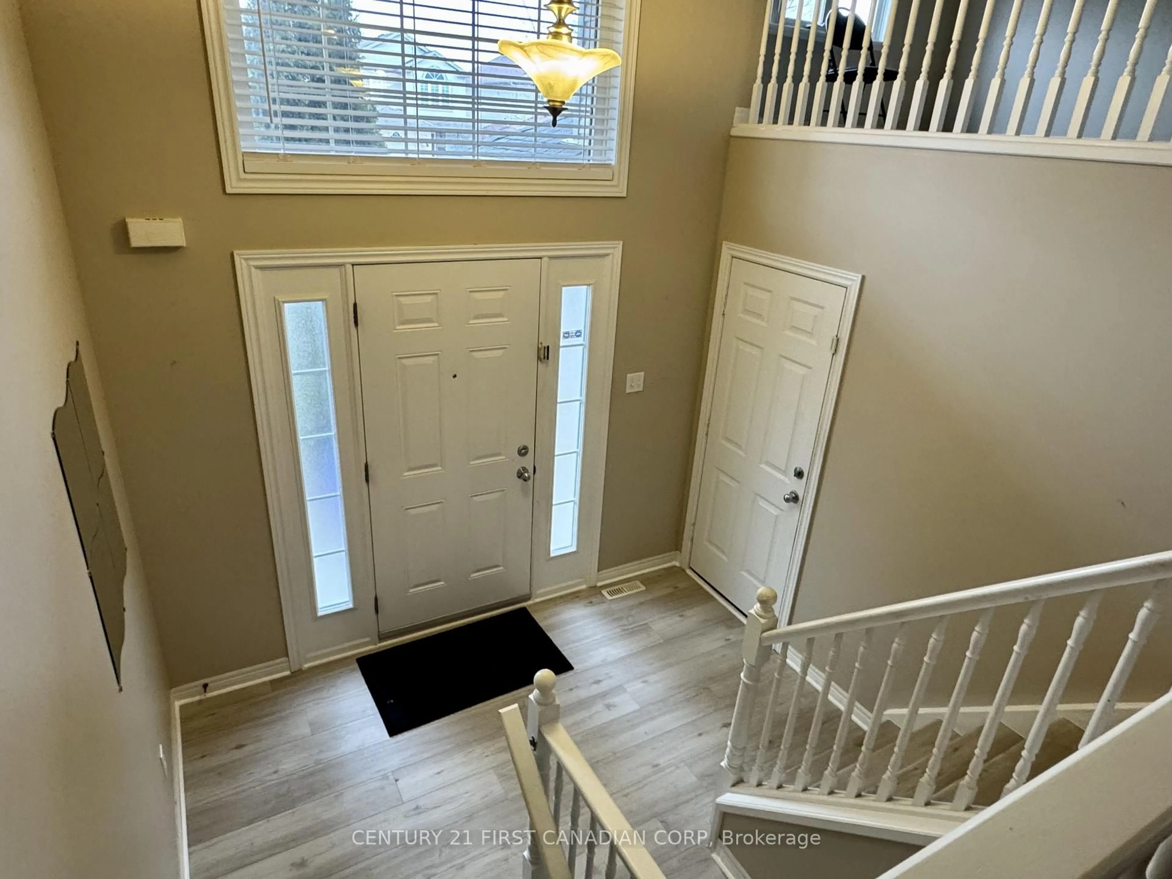 Indoor entryway for 994 Marigold St, London North Ontario N5X 4N8