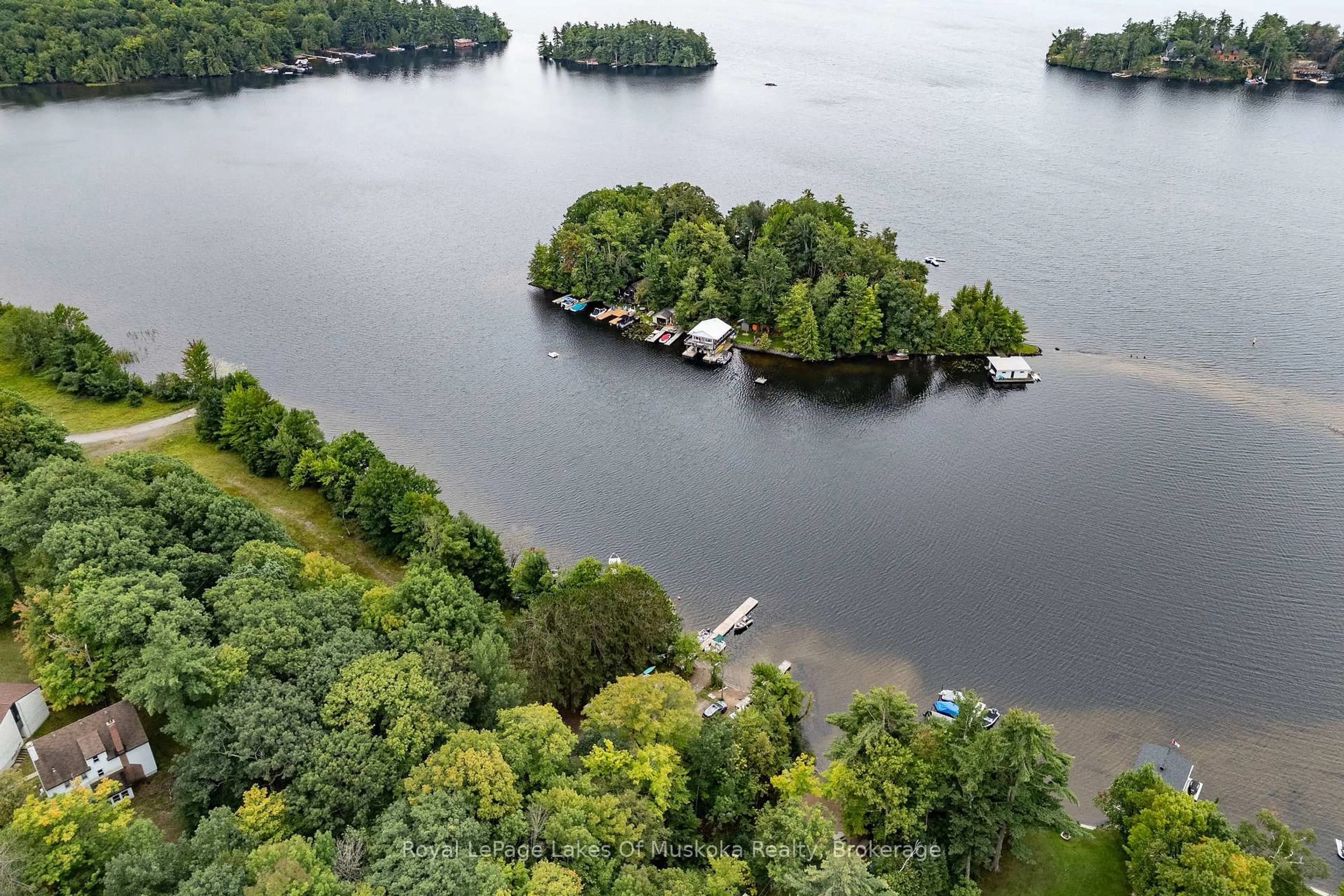 A pic from outside/outdoor area/front of a property/back of a property/a pic from drone, water/lake/river/ocean view for 230 Lakeview Ave, Gravenhurst Ontario P1P 1R4