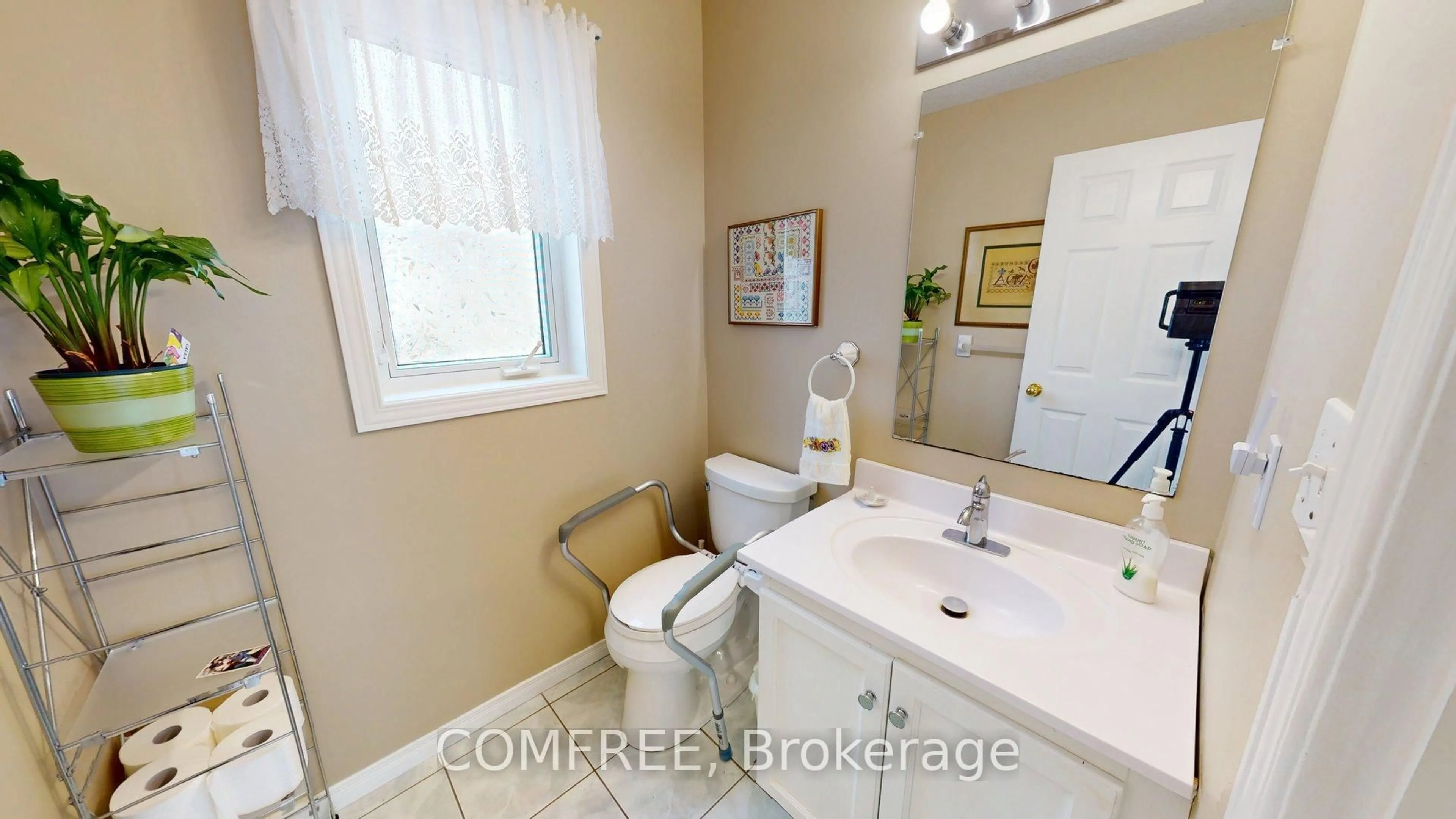 Standard bathroom, ceramic/tile floor for 115 Resurrection Dr, Kitchener Ontario N2N 3H3
