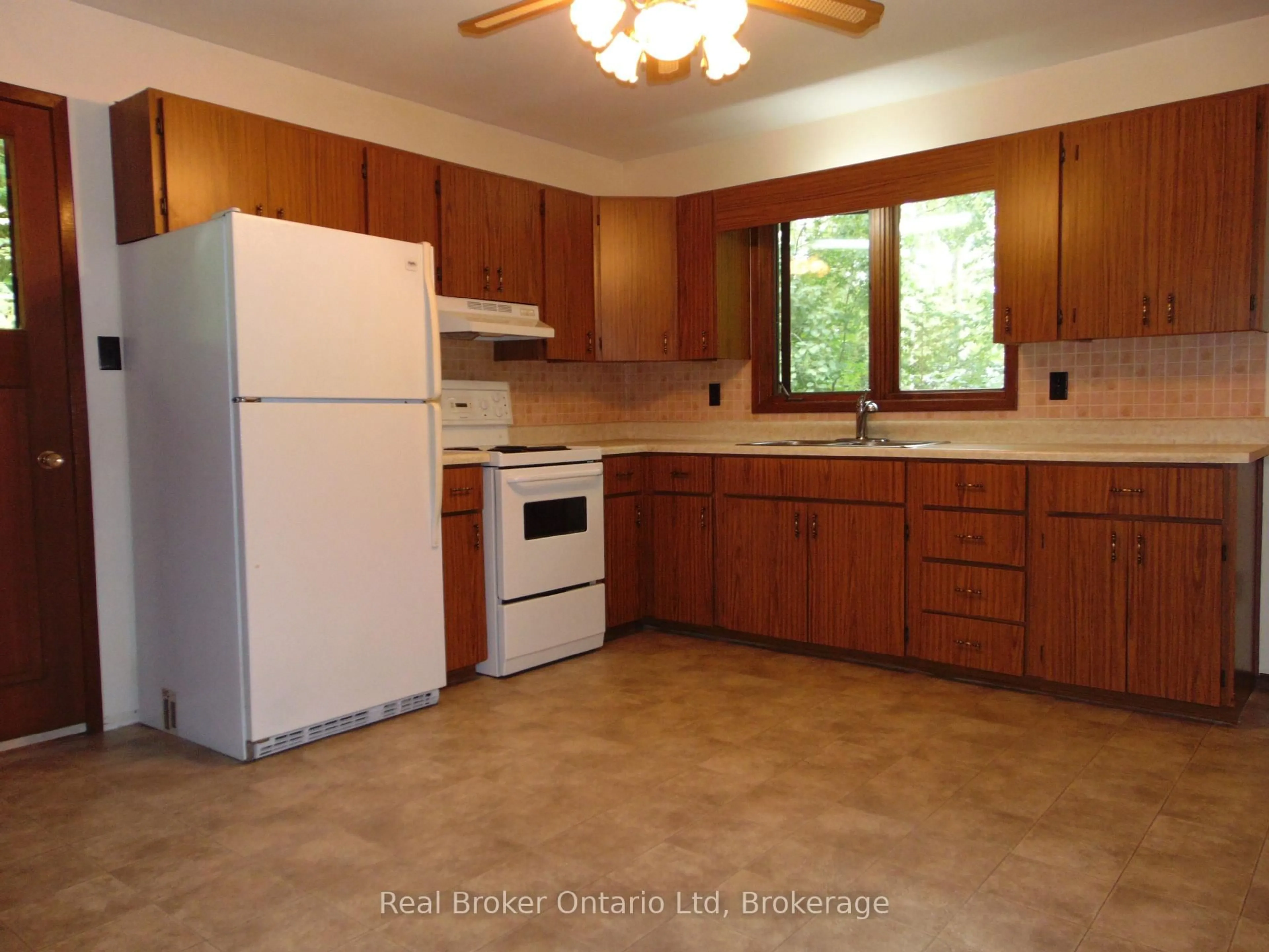 Standard kitchen, unknown for 14 Emerson Ave, South Bruce Peninsula Ontario N0H 2G0