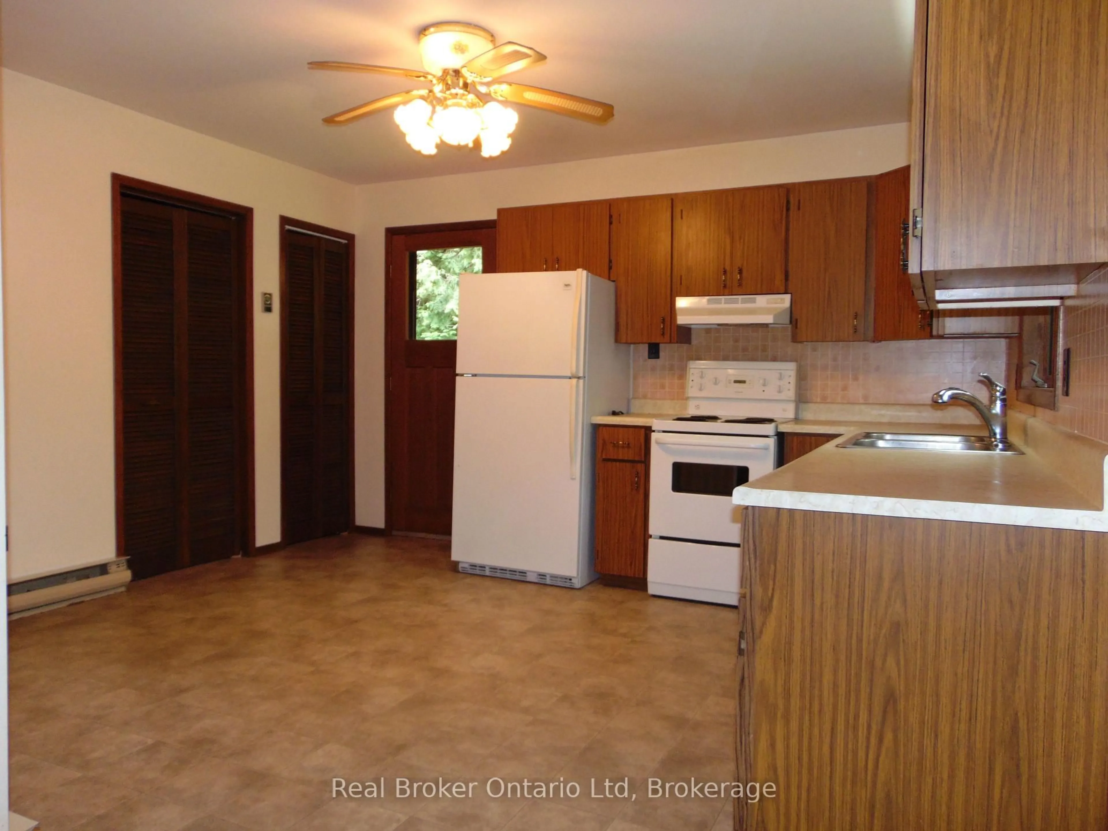 Standard kitchen, unknown for 14 Emerson Ave, South Bruce Peninsula Ontario N0H 2G0
