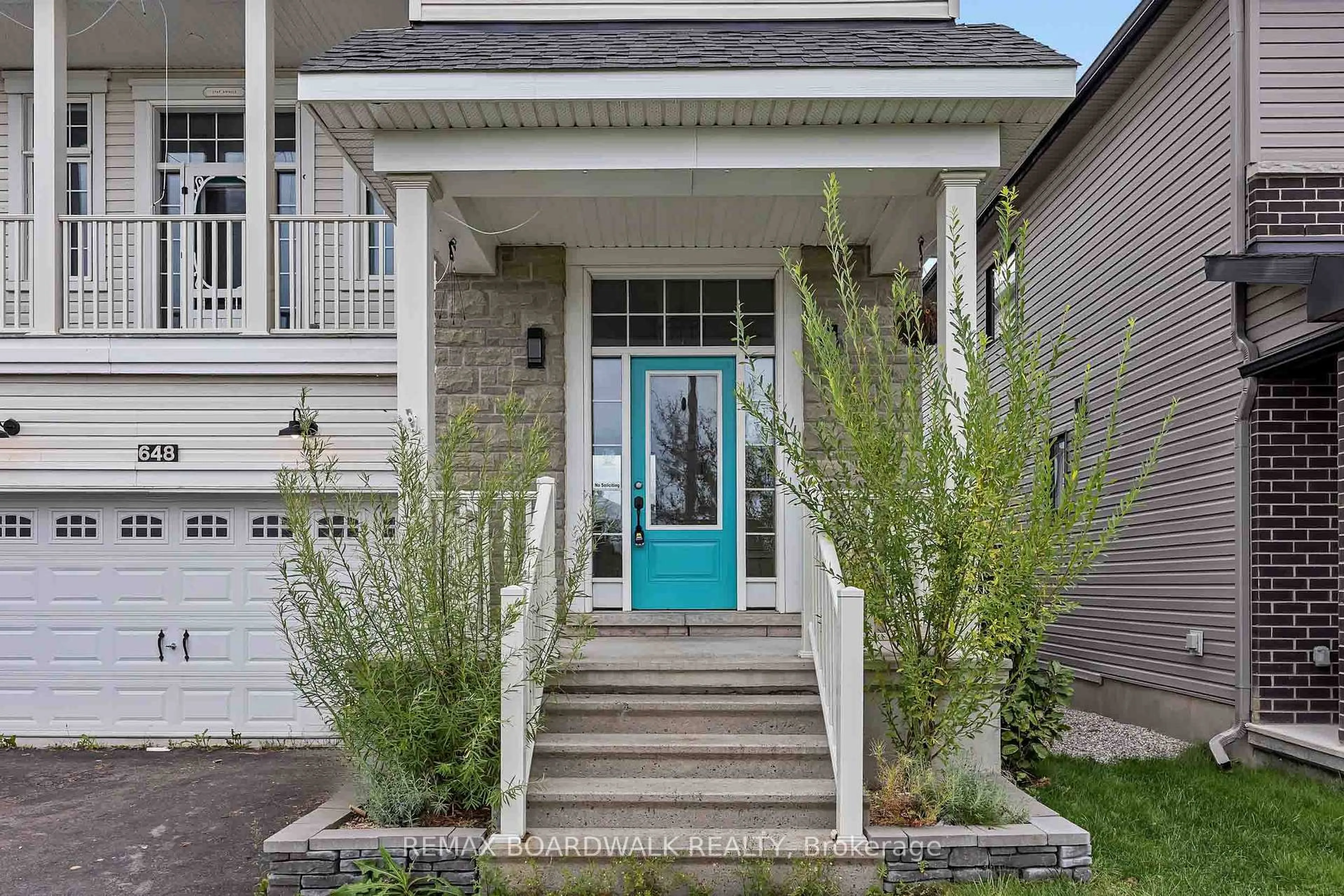 Indoor entryway for 648 Decoeur Dr, Orleans Ontario K4A 1G4