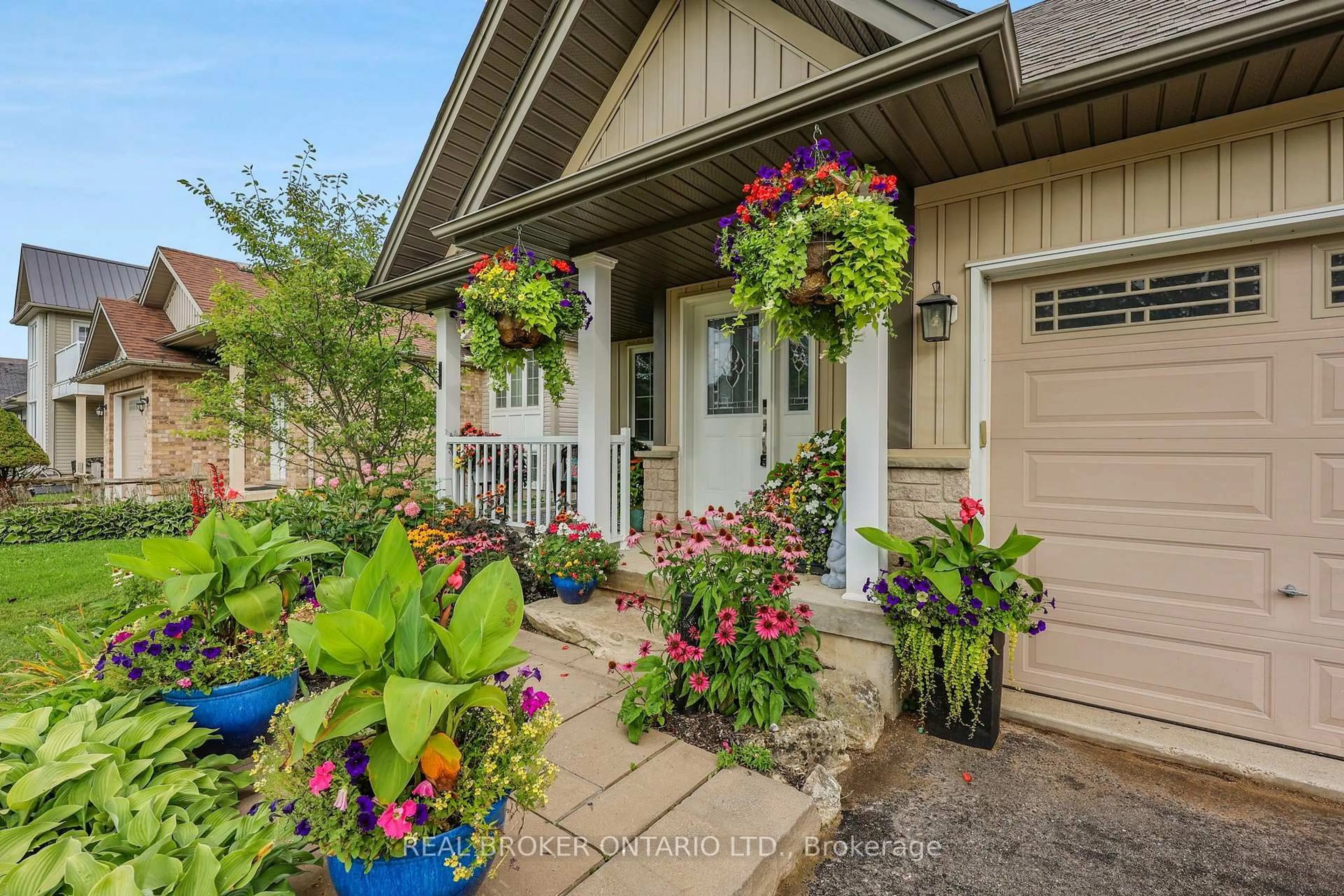 Indoor entryway for 45 Sheffield St, Southgate Ontario N0C 1B0