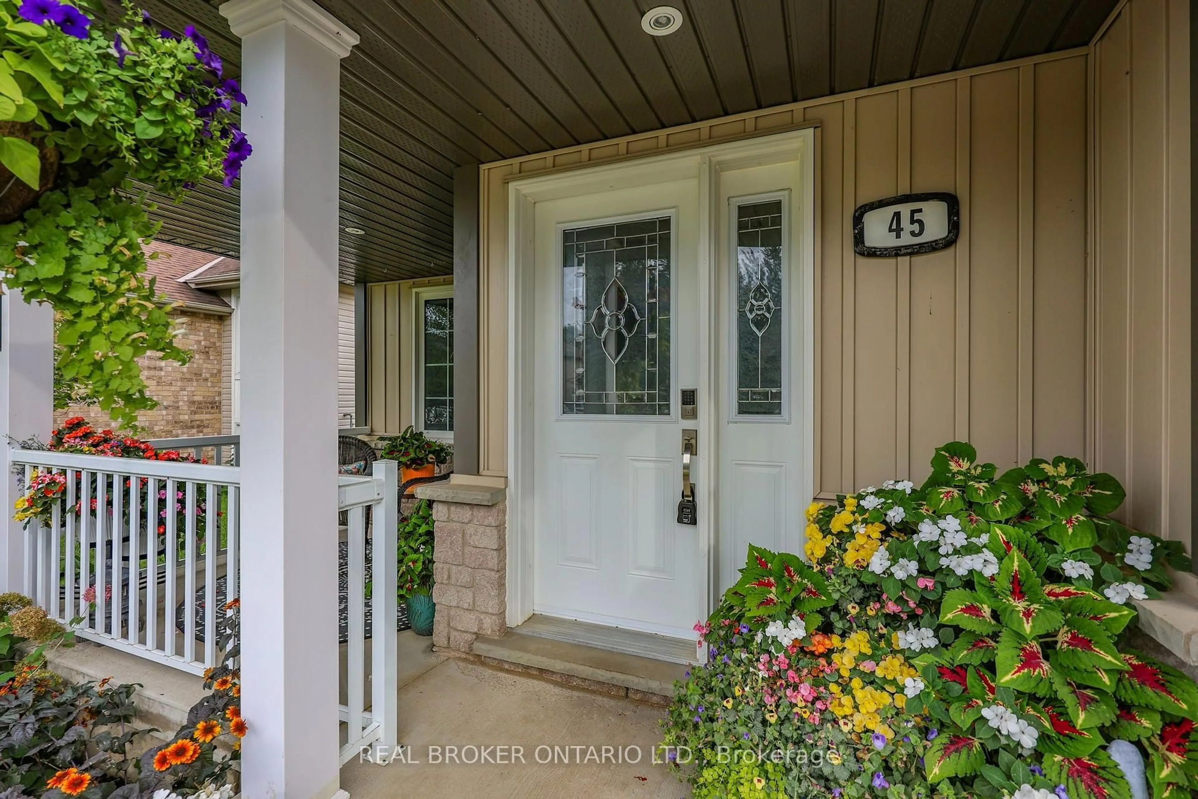 Indoor entryway for 45 Sheffield St, Southgate Ontario N0C 1B0