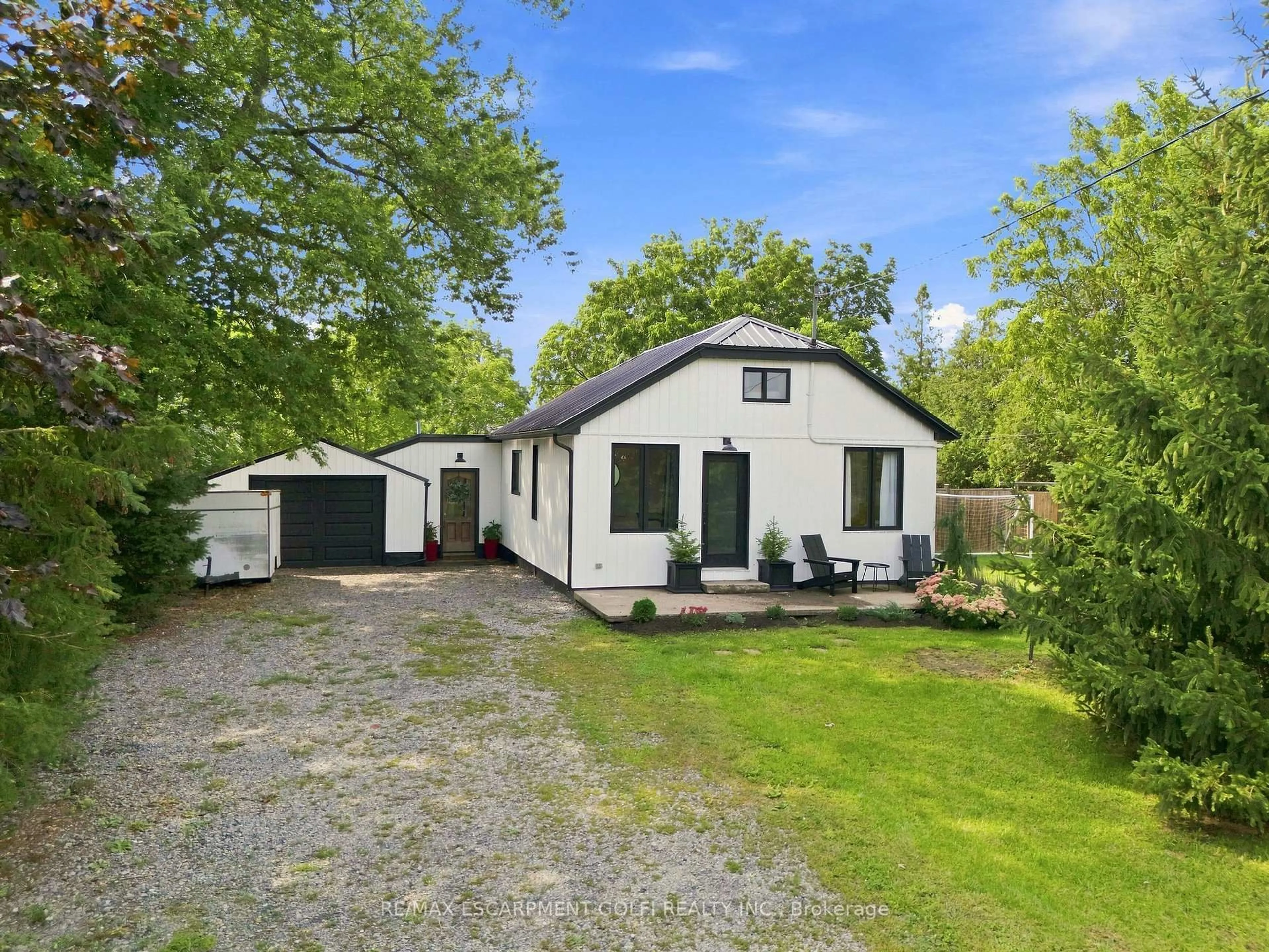 A pic from outside/outdoor area/front of a property/back of a property/a pic from drone, street for 1368 Lorraine Rd, Port Colborne Ontario L3K 5V3