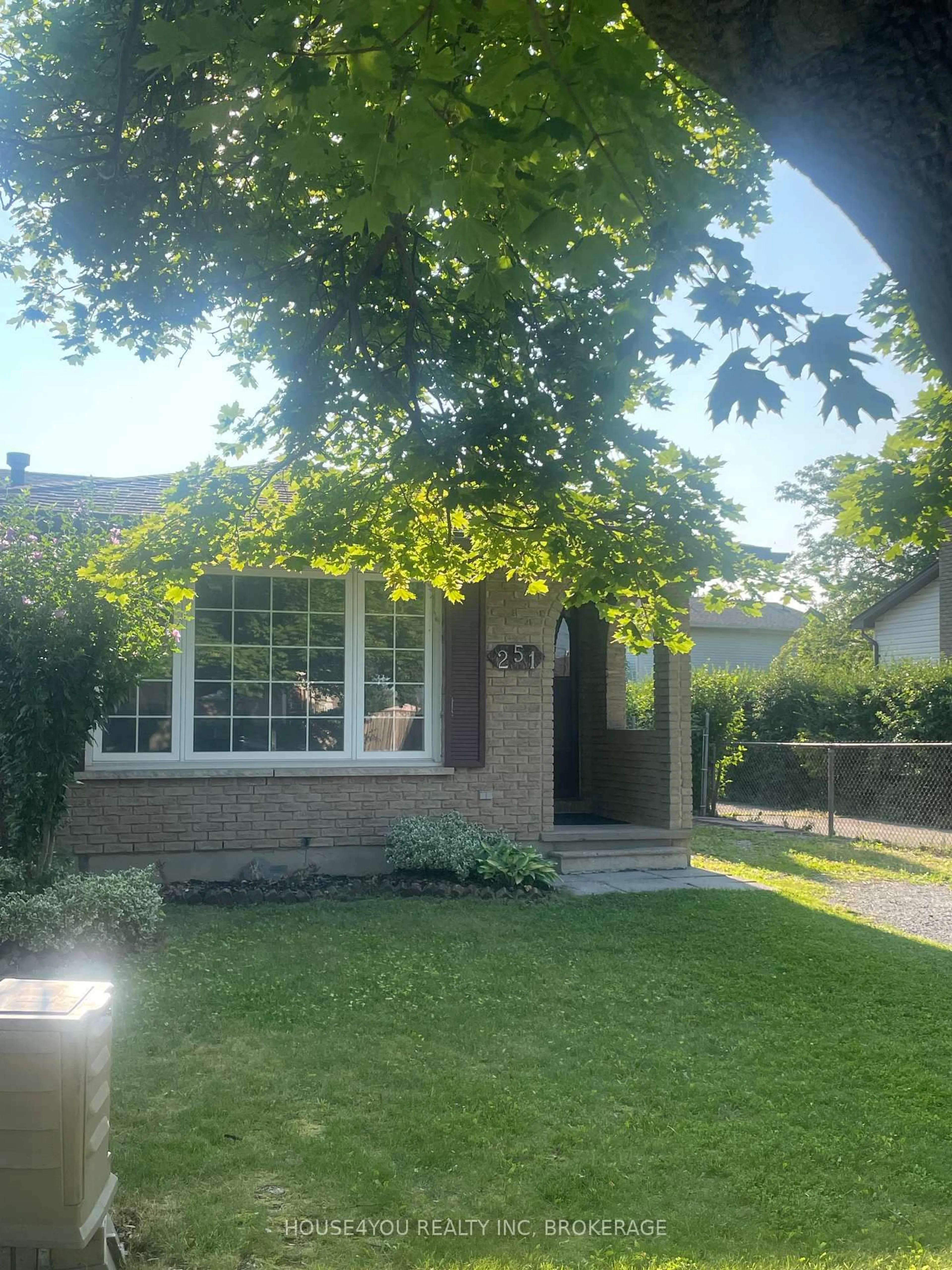 Unknown for 251 St Augustine Dr, St. Catharines Ontario L2P 3L9
