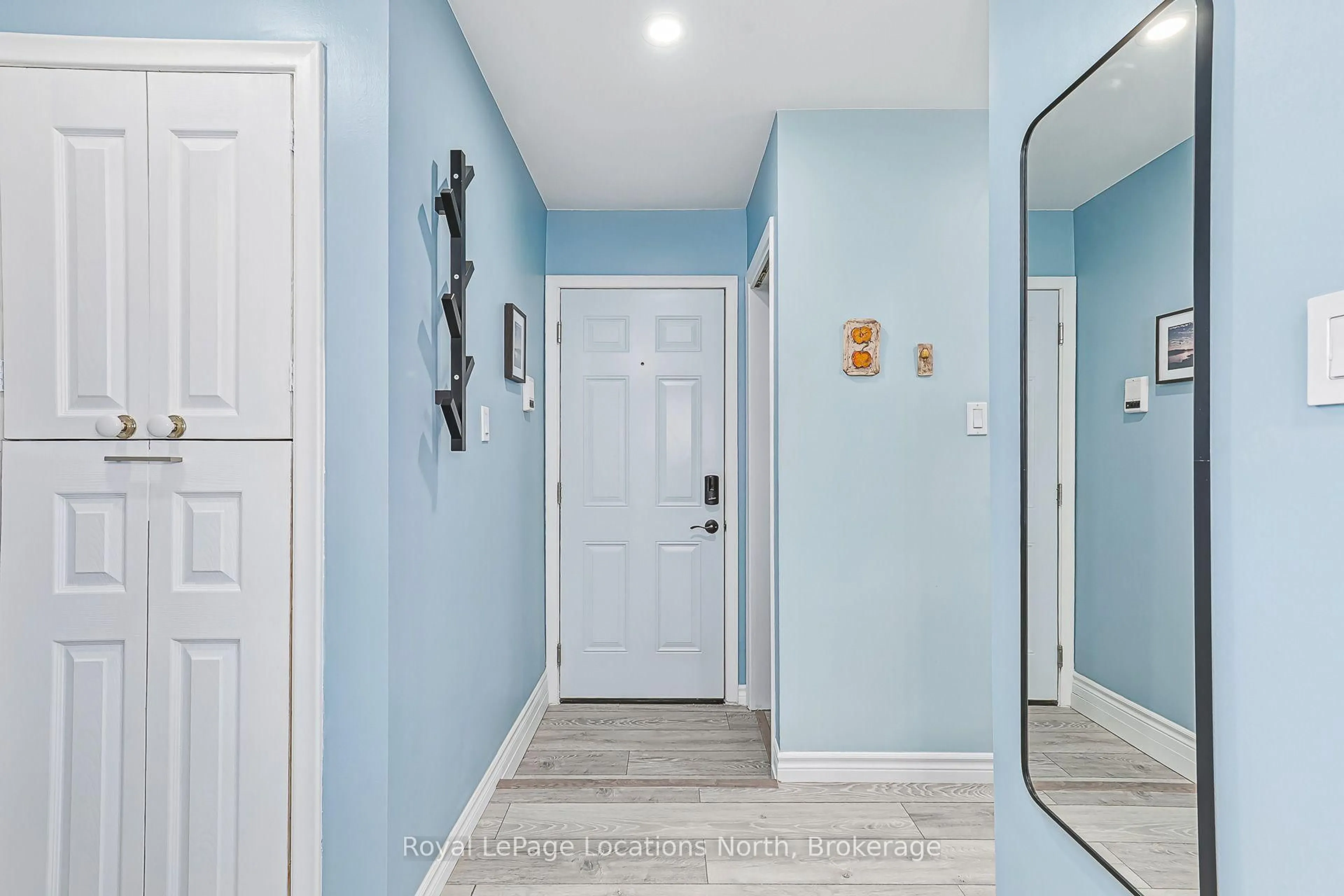 Indoor entryway for 110 Sykes St #301, Meaford Ontario N4L 1S6