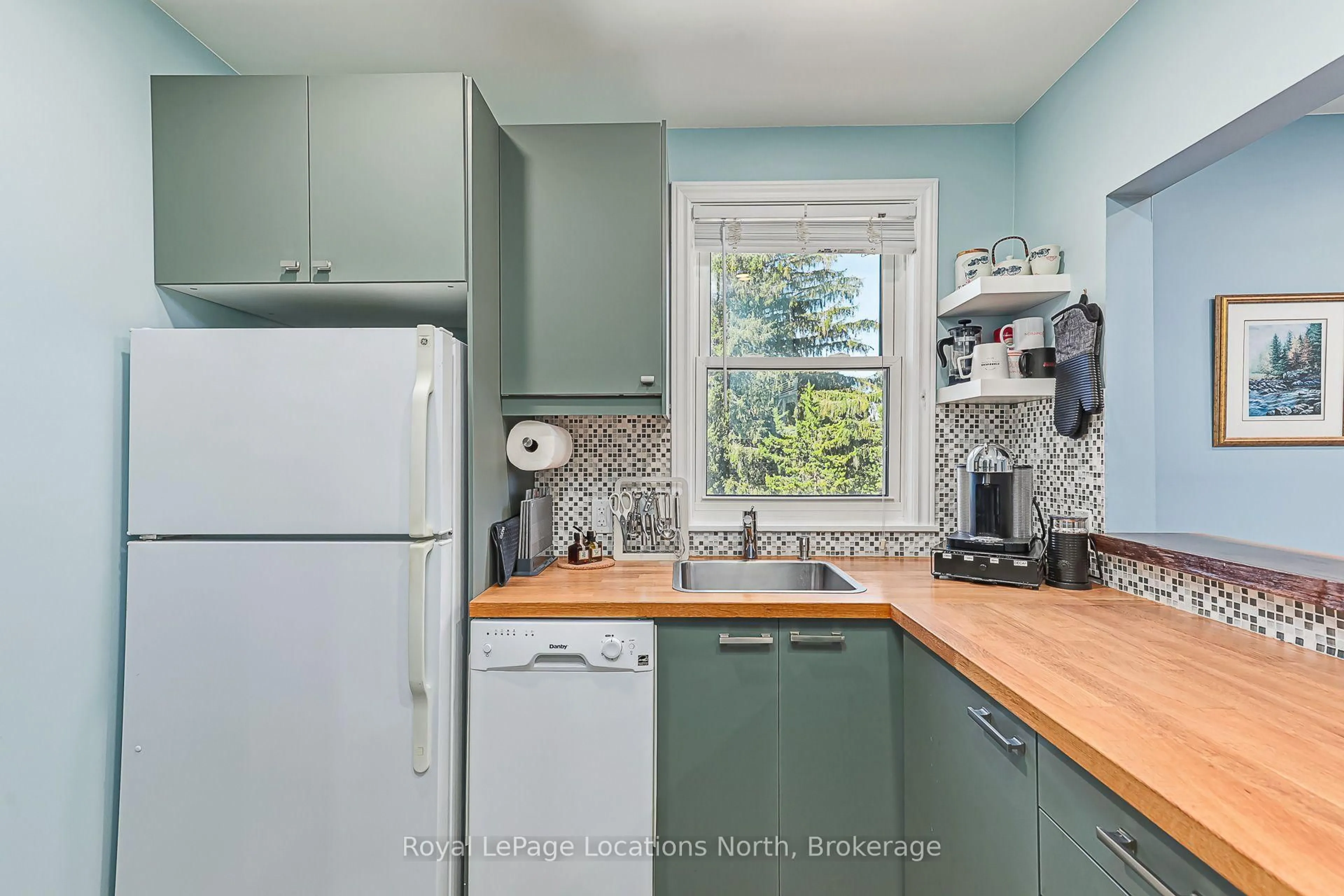 Standard kitchen, unknown for 110 Sykes St #301, Meaford Ontario N4L 1S6