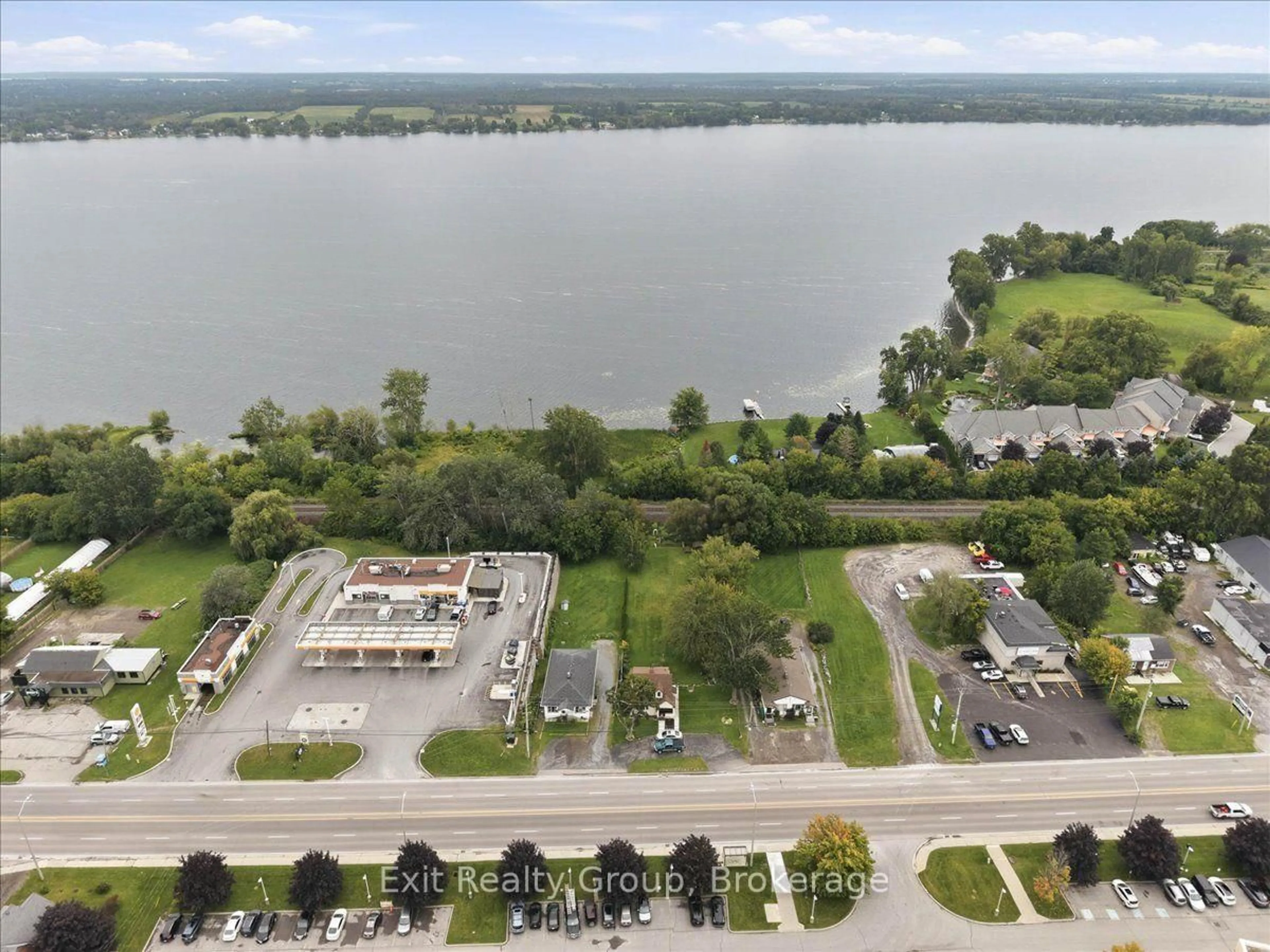 A pic from outside/outdoor area/front of a property/back of a property/a pic from drone, water/lake/river/ocean view for 465 Dundas St, Belleville Ontario K8P 1B6
