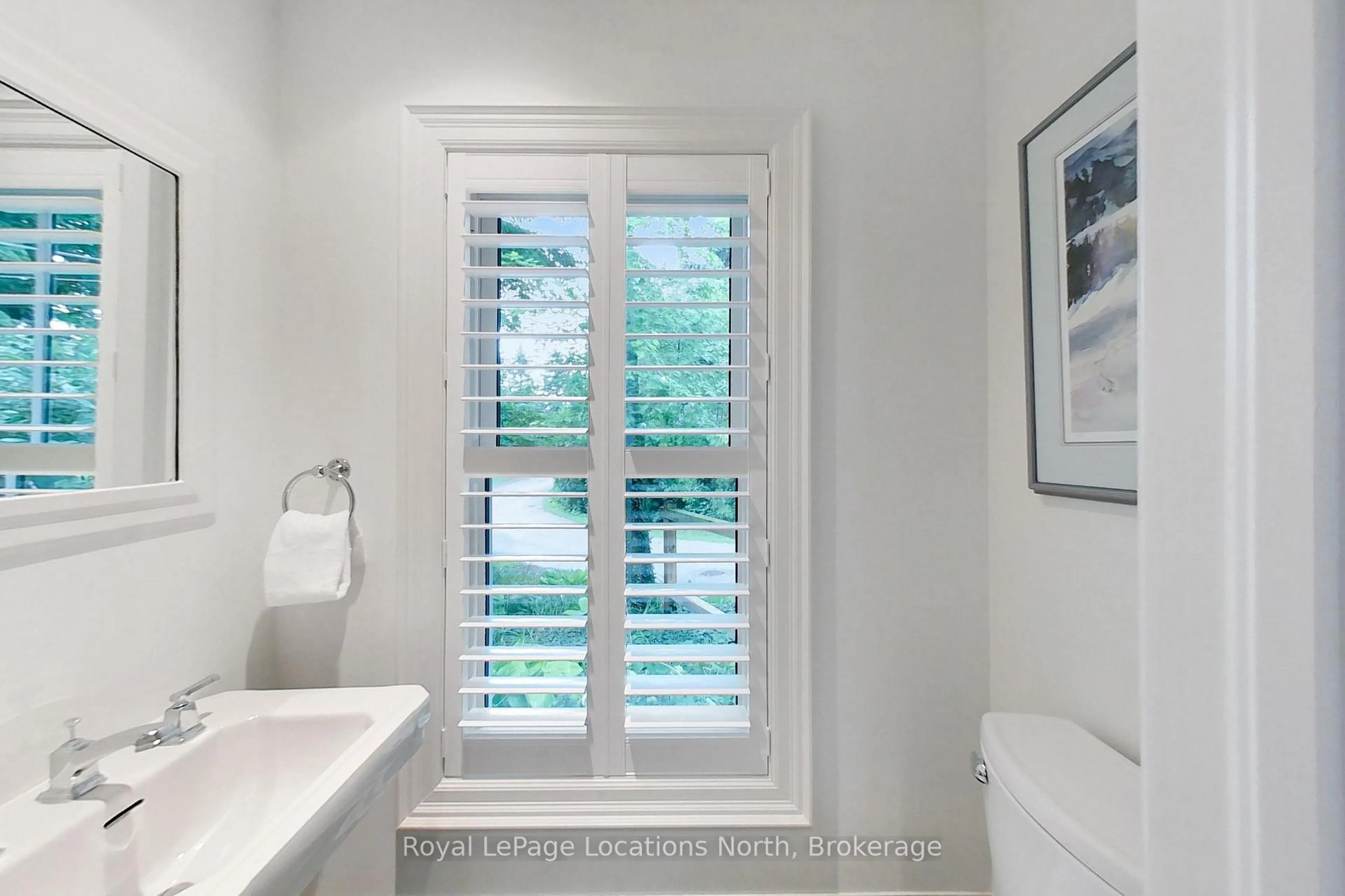 Contemporary bathroom, ceramic/tile floor for 40 Alice St, Blue Mountains Ontario N0H 2P0