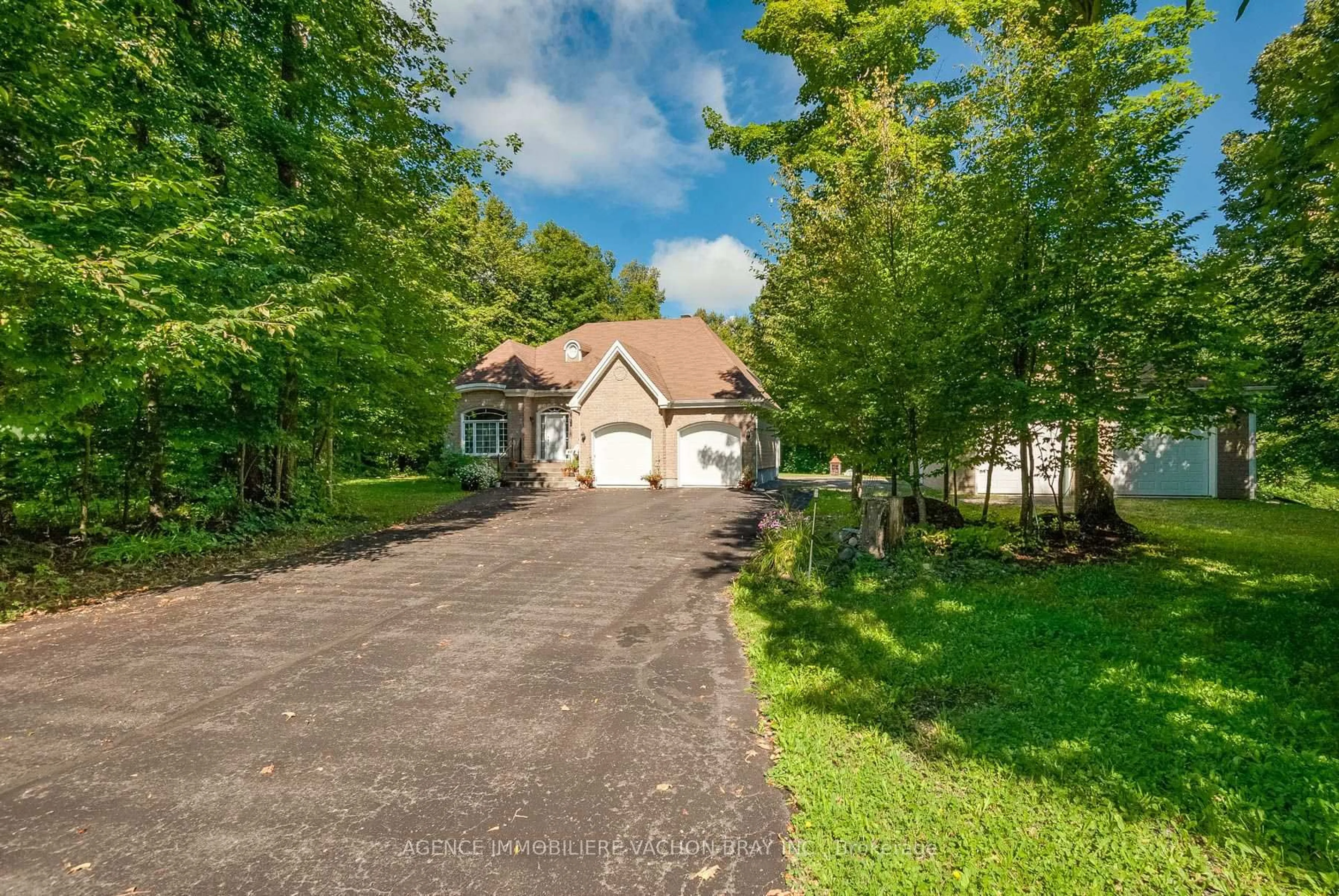 A pic from outside/outdoor area/front of a property/back of a property/a pic from drone, unknown for 20233 Maple Rd, South Glengarry Ontario K0C 2J0
