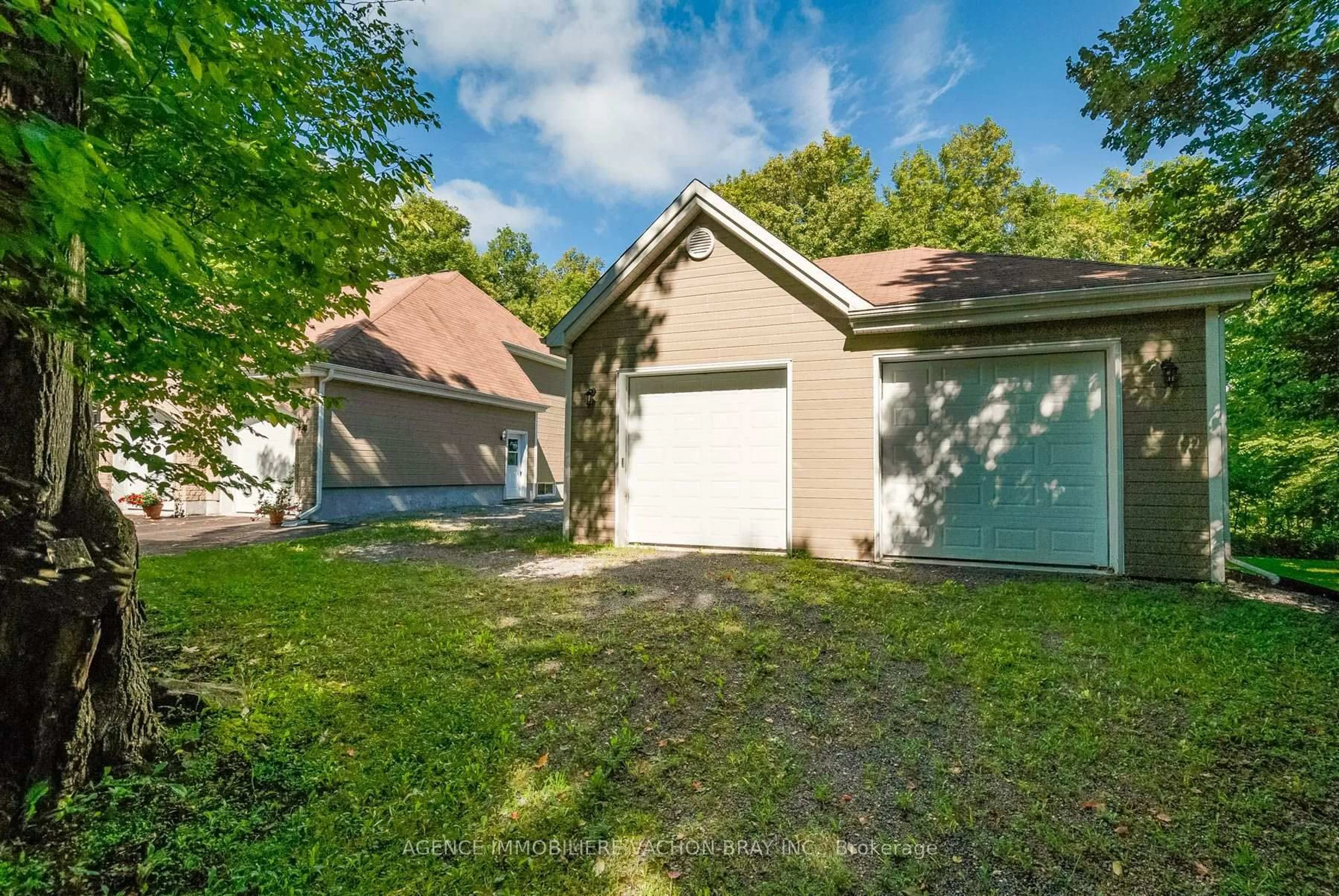 A pic from outside/outdoor area/front of a property/back of a property/a pic from drone, street for 20233 Maple Rd, South Glengarry Ontario K0C 2J0