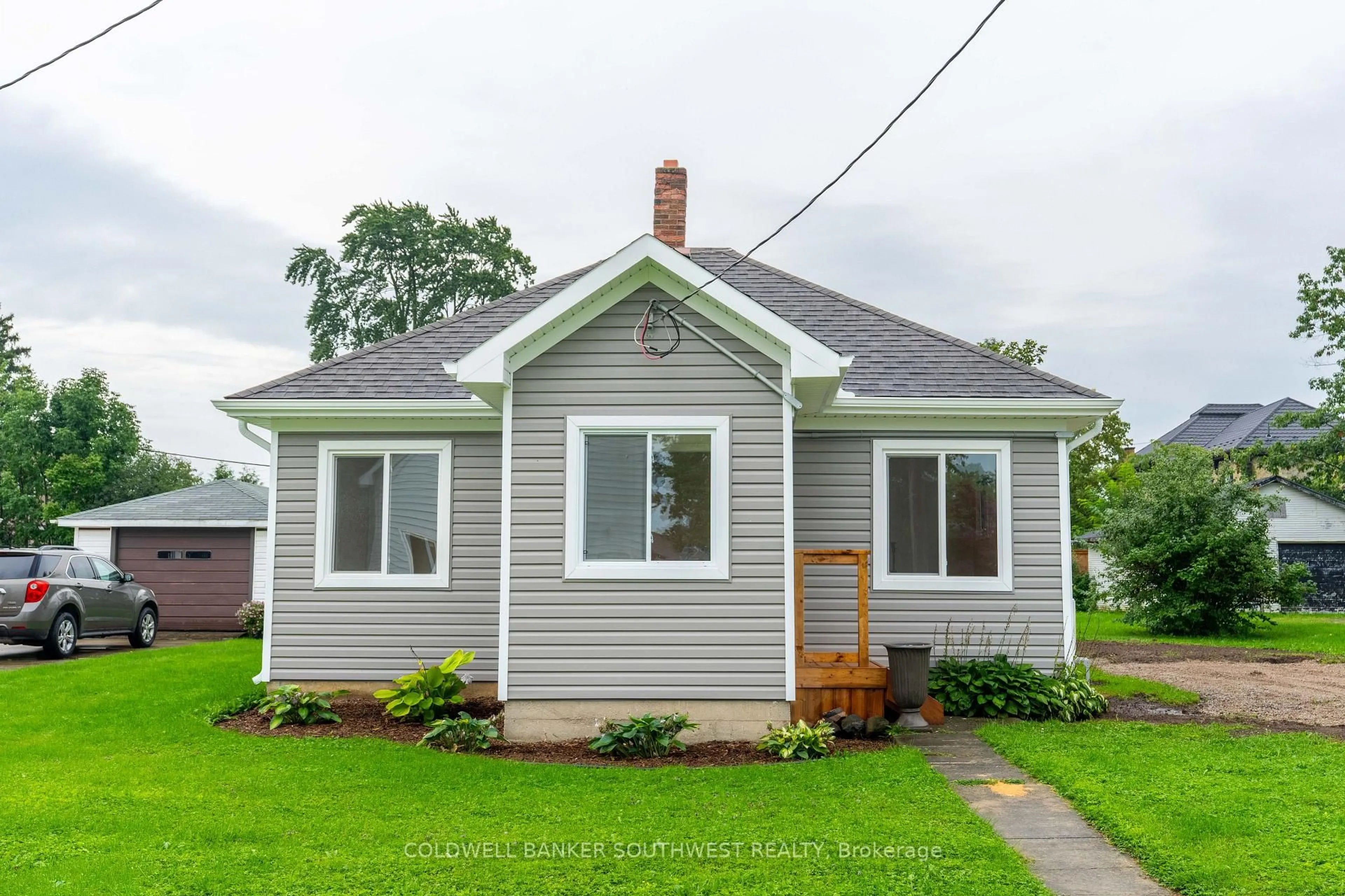 Home with vinyl exterior material, street for 528 St Clair St, Warwick Ontario N0M 2S0