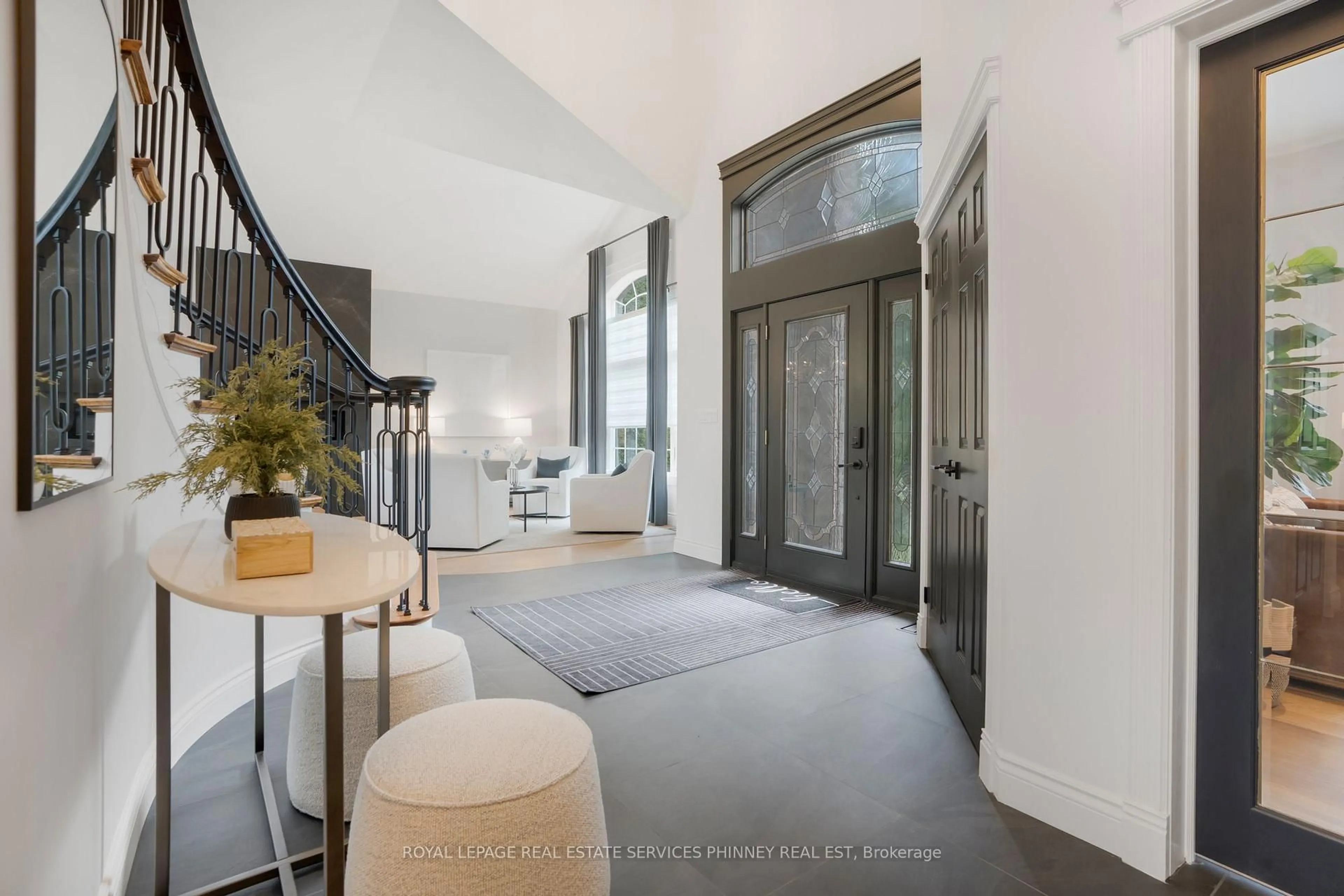 Indoor entryway for 22735 Creek Rd, Chatham-Kent Ontario N7M 5J3