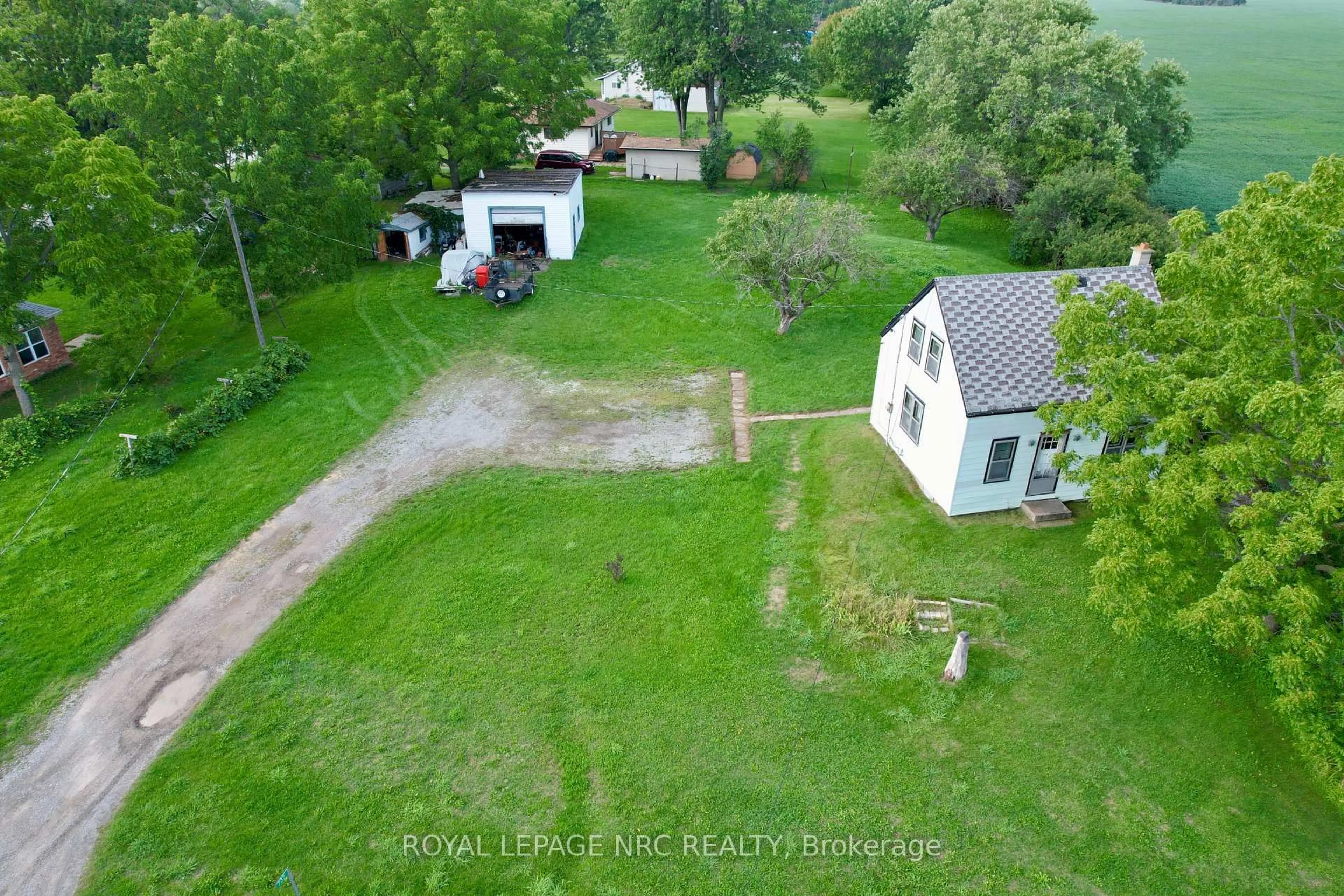 A pic from outside/outdoor area/front of a property/back of a property/a pic from drone, street for 735 Main St, Port Colborne Ontario L3K 5V4