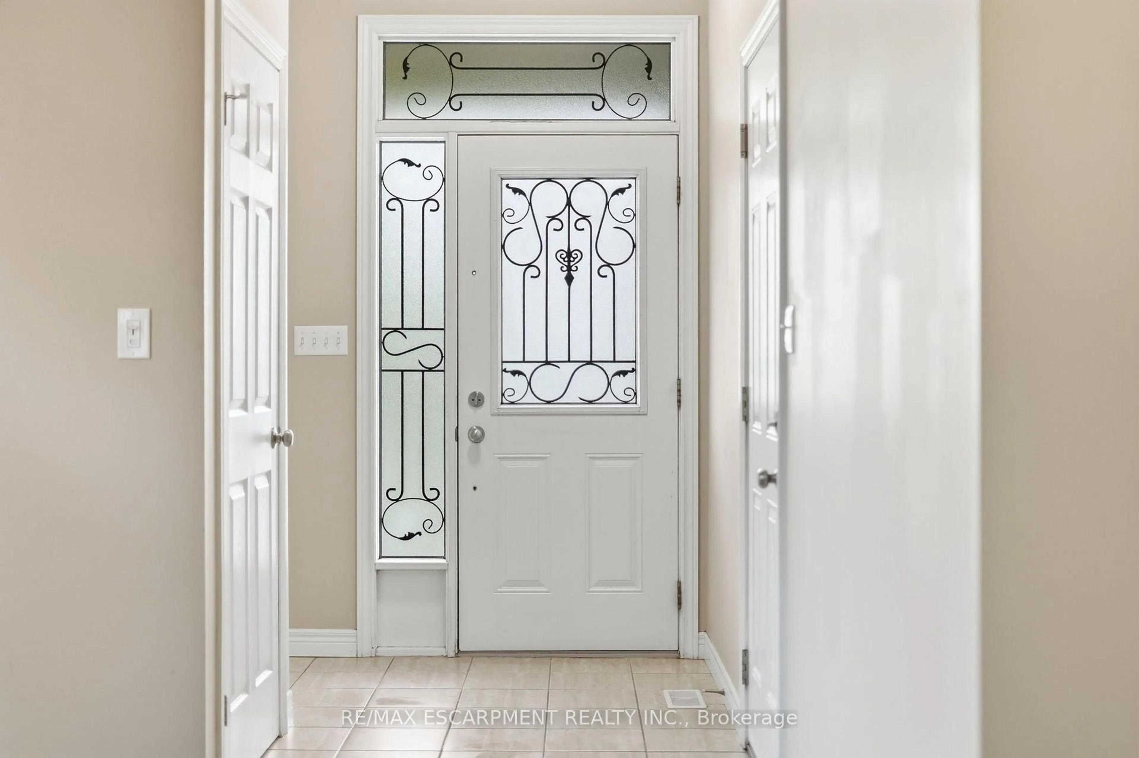 Indoor entryway for 33 Norma Cres, Guelph Ontario N1E 7M4