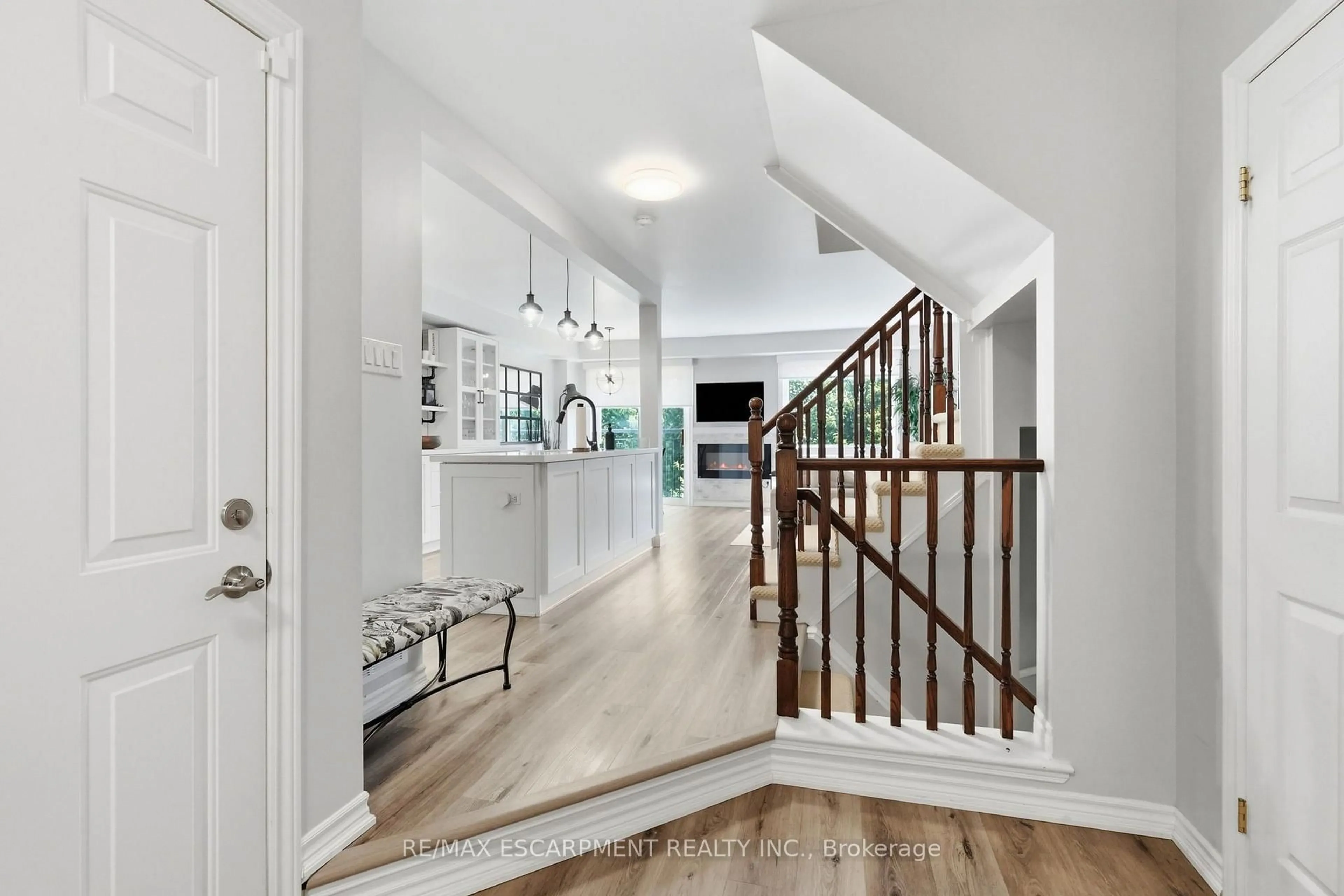 Indoor entryway for 39 PANABAKER Dr #12, Hamilton Ontario L9G 0A2