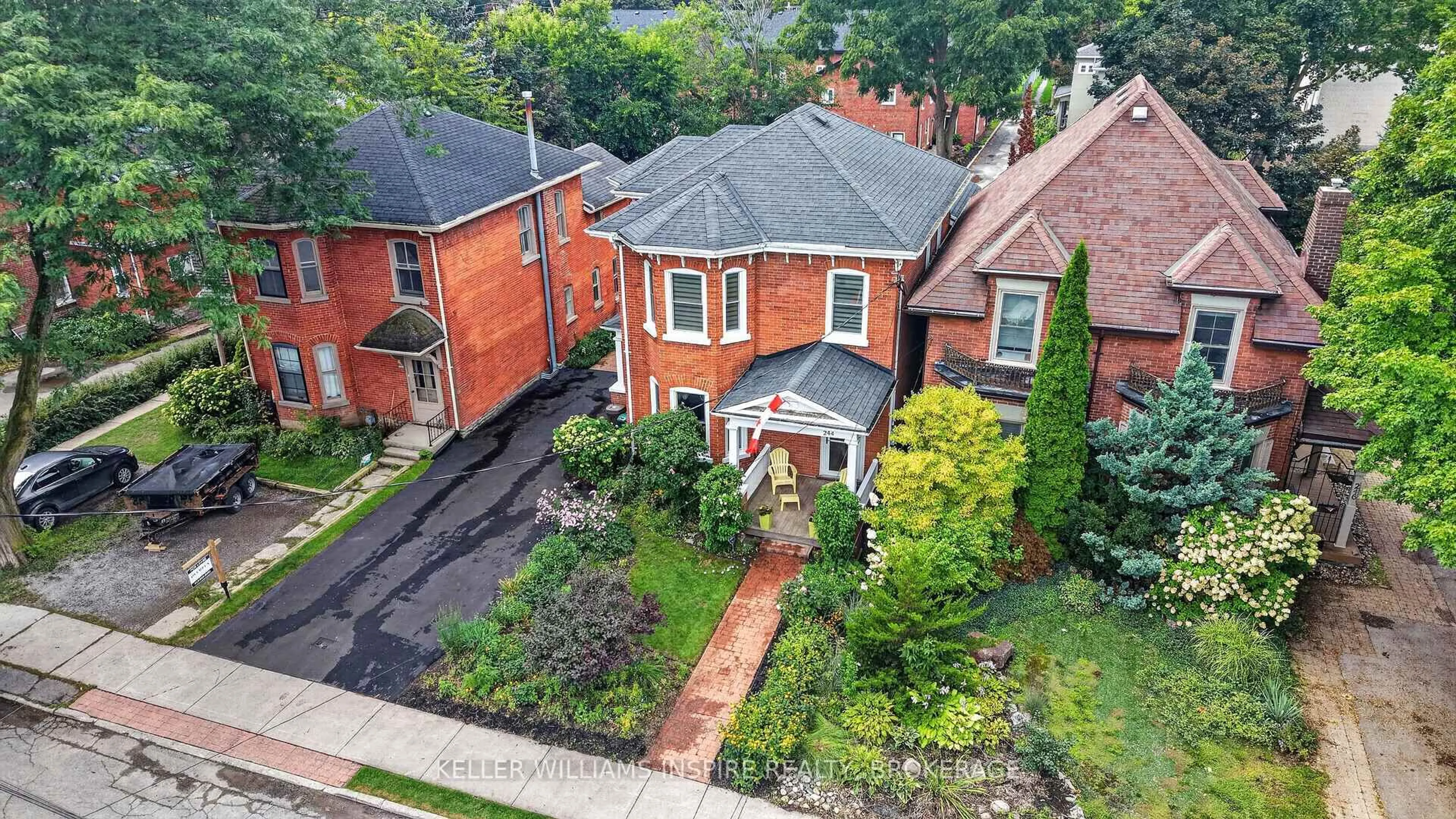 A pic from outside/outdoor area/front of a property/back of a property/a pic from drone, street for 244 George St, Belleville Ontario K8N 3H6