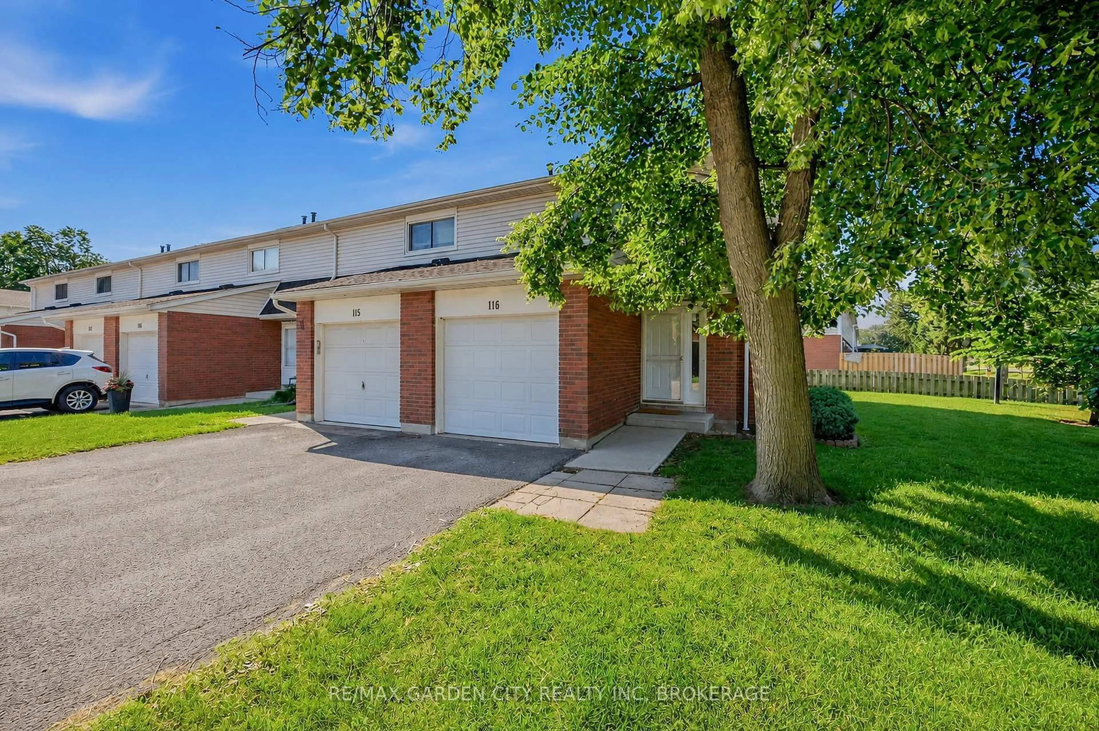 A pic from outside/outdoor area/front of a property/back of a property/a pic from drone, street for 286 CUSHMAN Rd #116, St. Catharines Ontario L2M 6R6