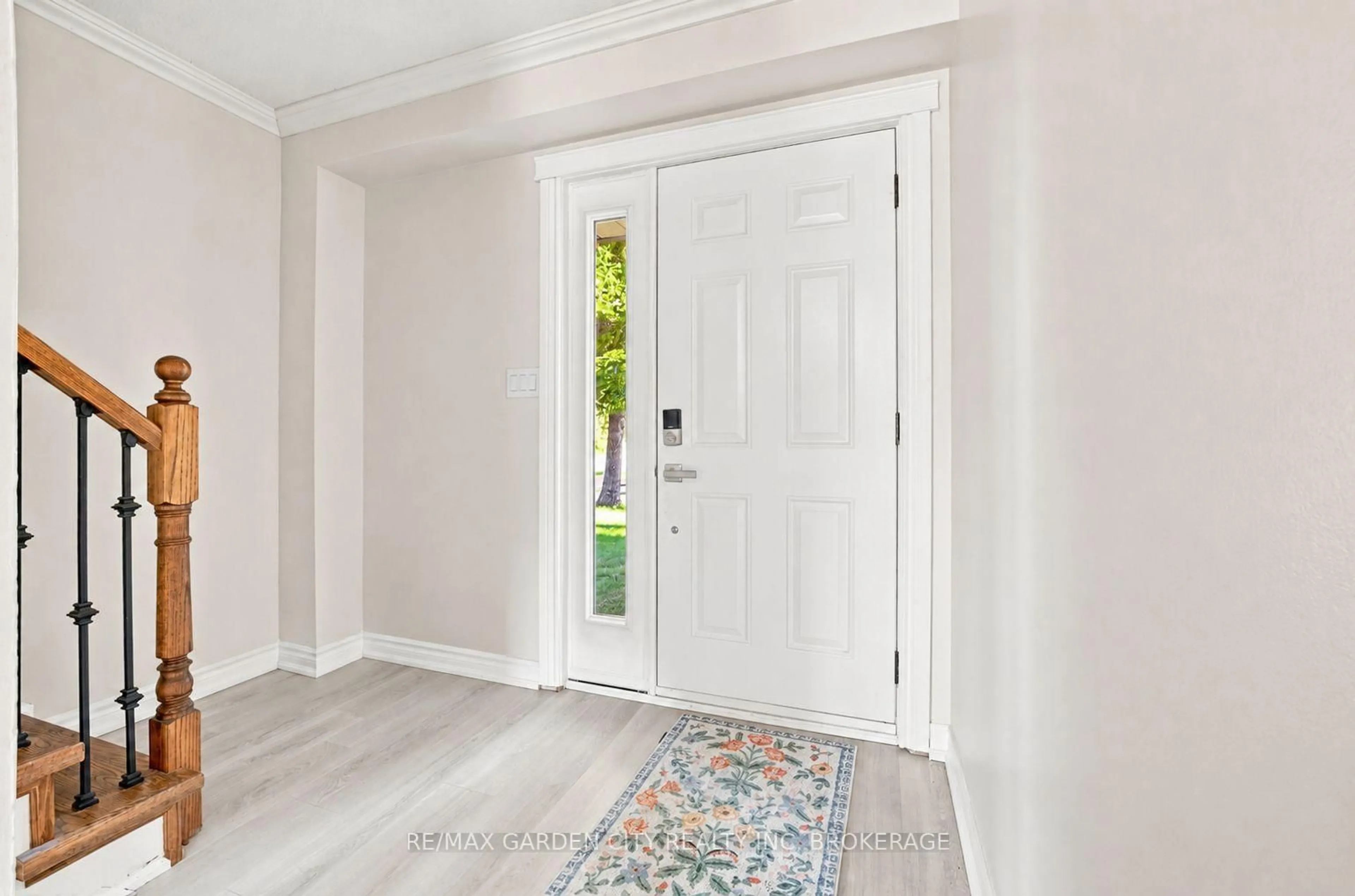 Indoor entryway for 286 CUSHMAN Rd #116, St. Catharines Ontario L2M 6R6
