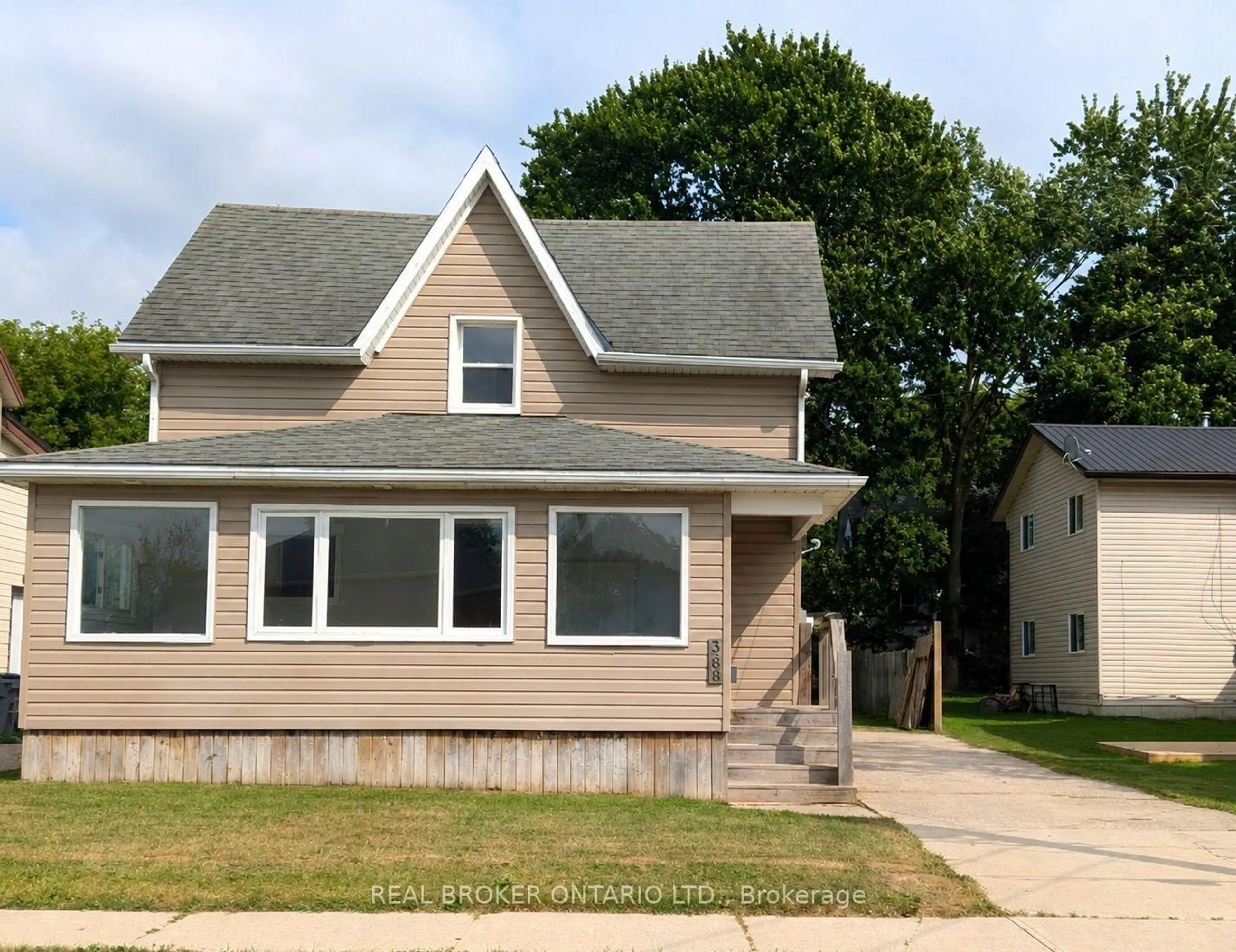 Home with vinyl exterior material, street for 368 Wellington Ave, North Perth Ontario N4W 2J2