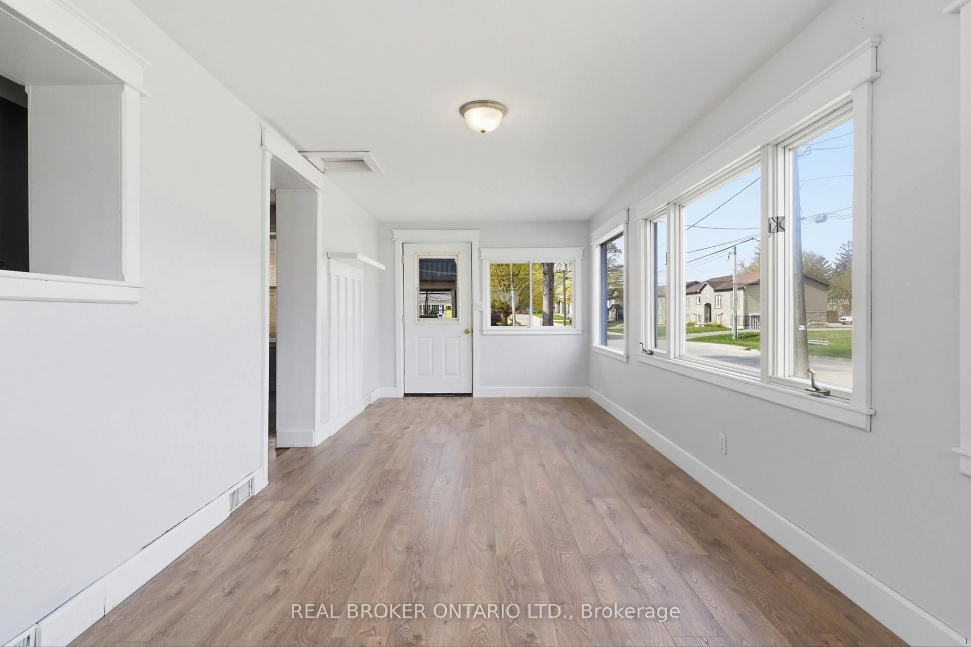 A pic of a room for 368 Wellington Ave, North Perth Ontario N4W 2J2