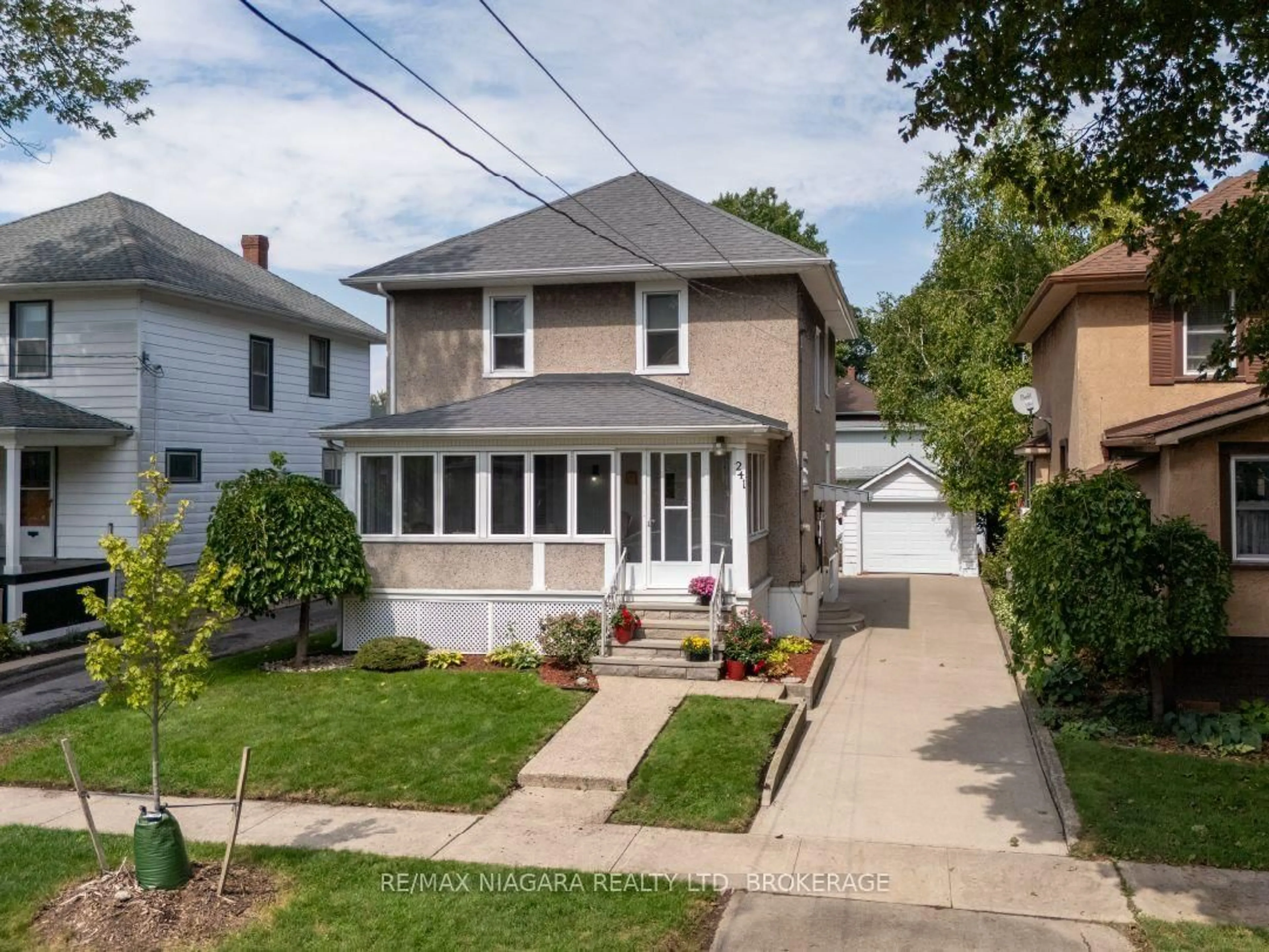 A pic from outside/outdoor area/front of a property/back of a property/a pic from drone, street for 241 Alexandra St, Port Colborne Ontario L3K 2Y9