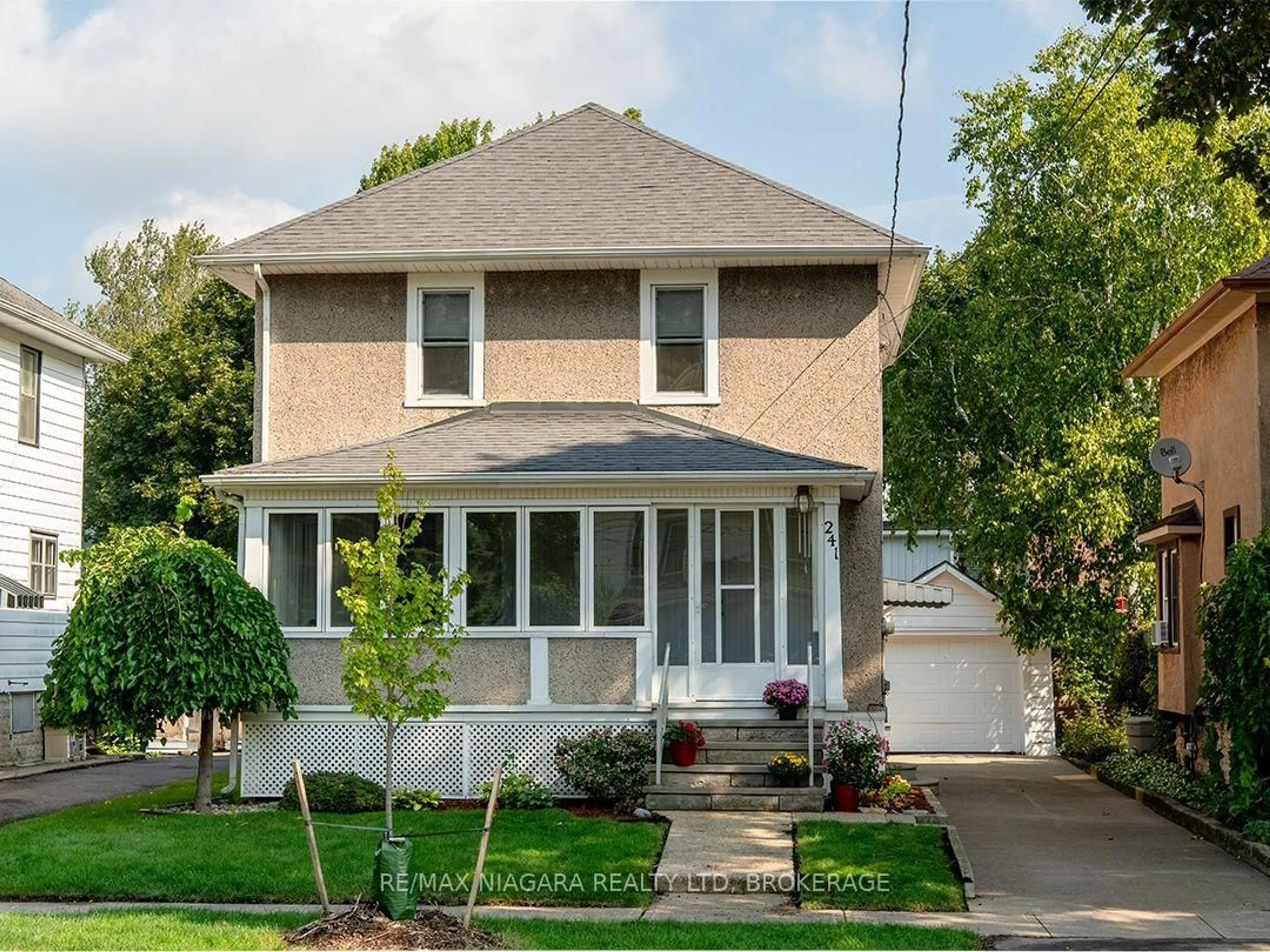 Home with vinyl exterior material, street for 241 Alexandra St, Port Colborne Ontario L3K 2Y9