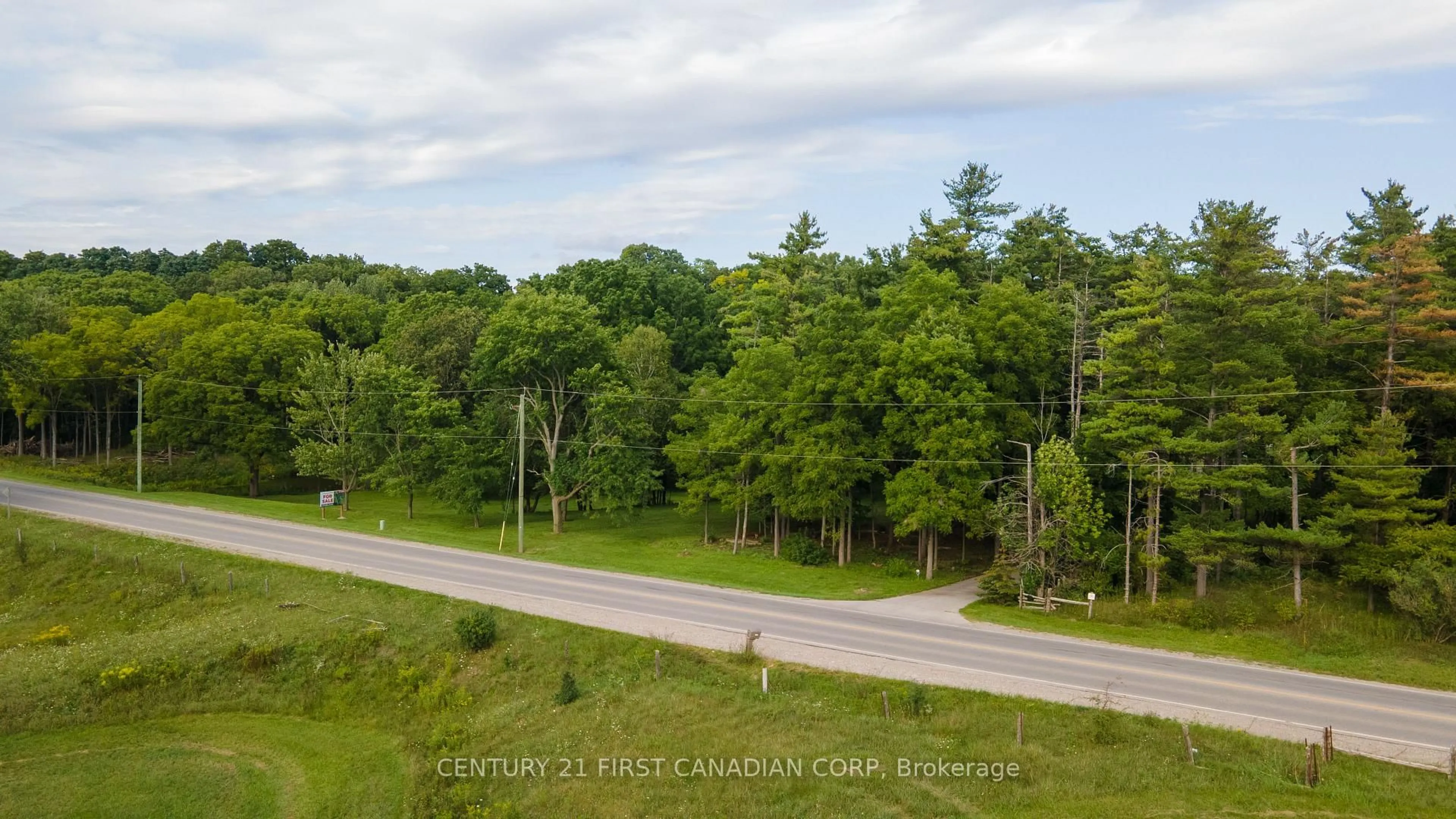A pic from outside/outdoor area/front of a property/back of a property/a pic from drone, forest/trees view for 2546 Westdel Bourne, London South Ontario N6K 4R3