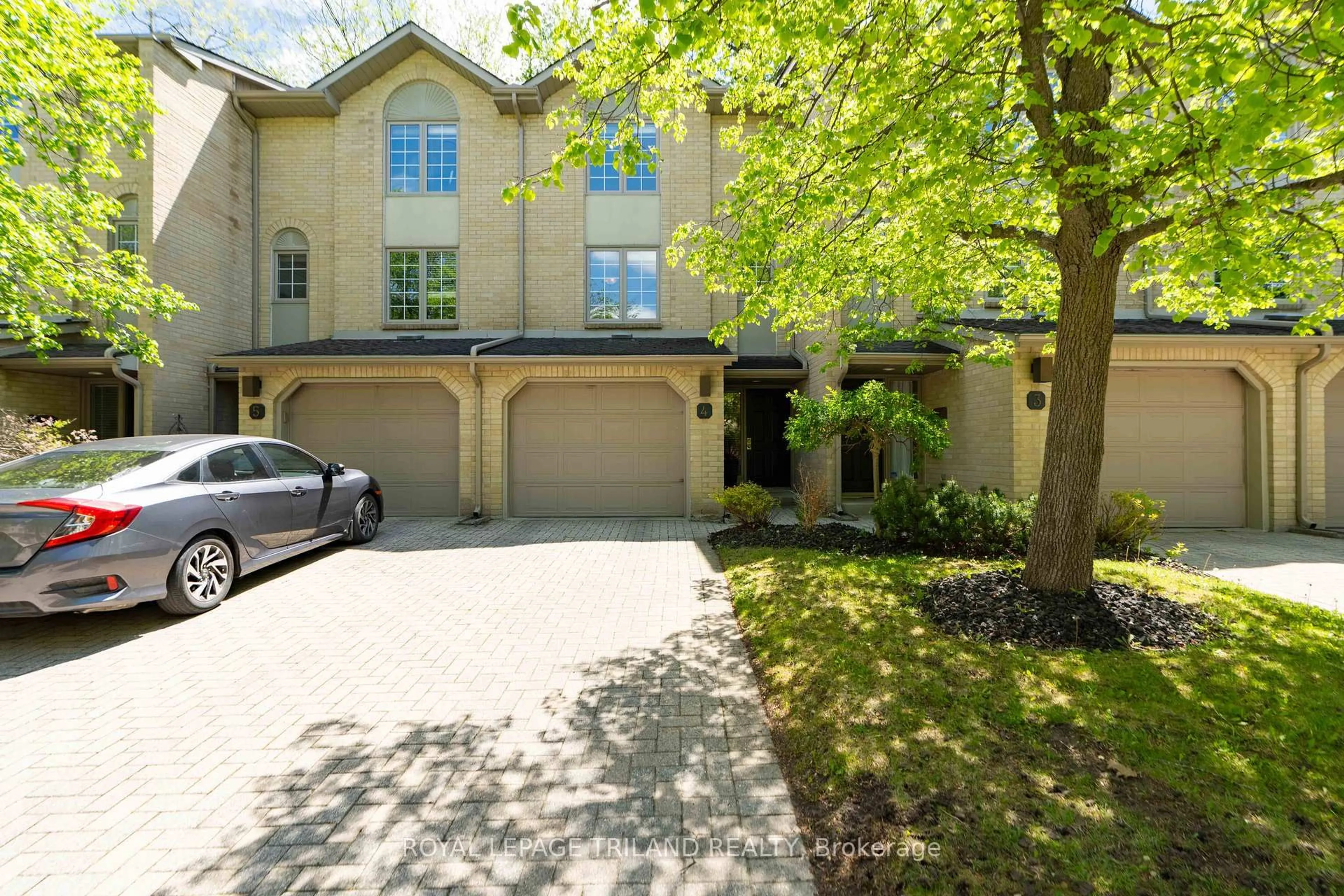 A pic from outside/outdoor area/front of a property/back of a property/a pic from drone, street for 1399 Commissioners Rd #4, London South Ontario N6K 4G9