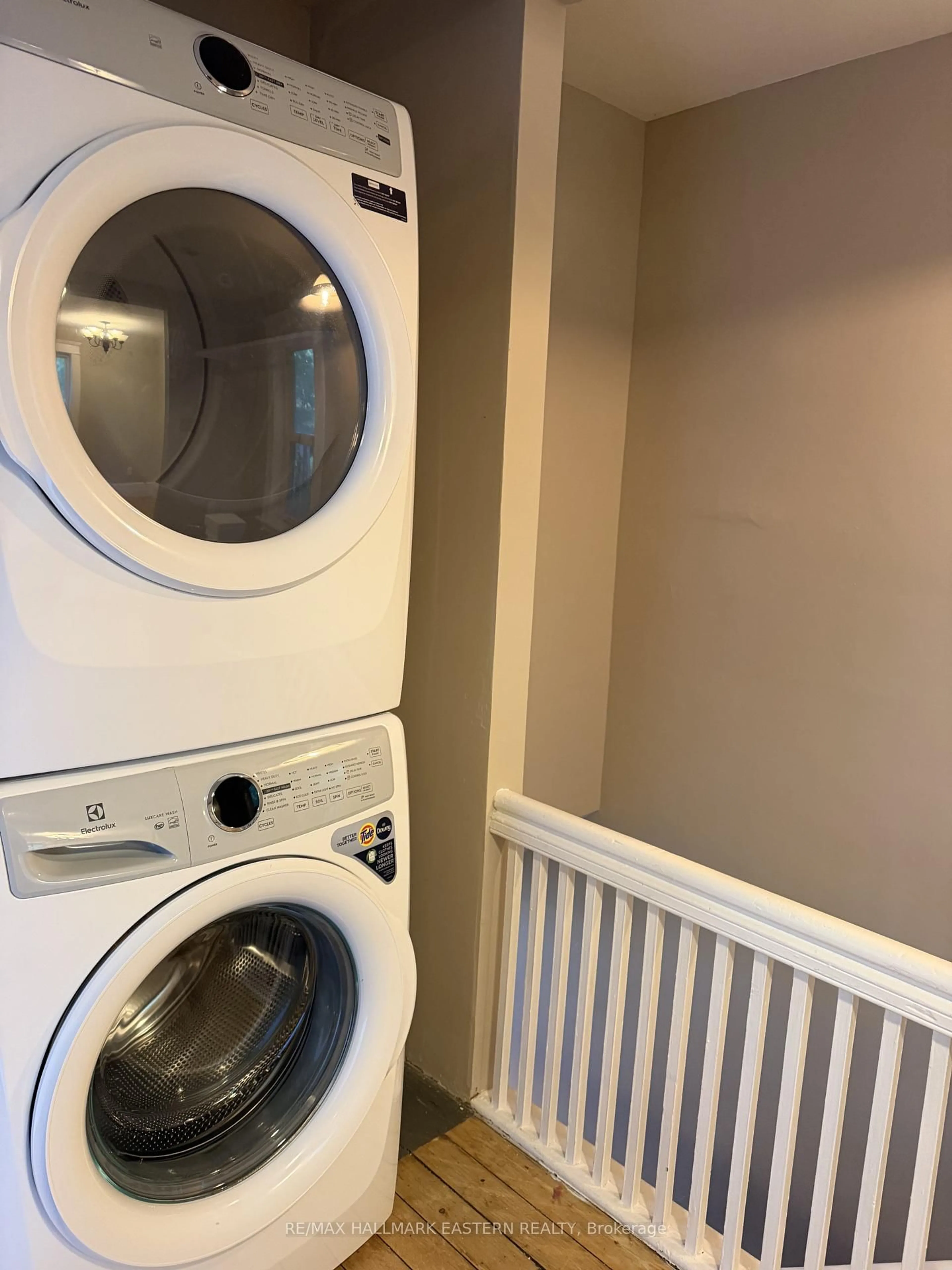 Laundry room for 242 Dublin St, Peterborough Ontario K9H 3B8