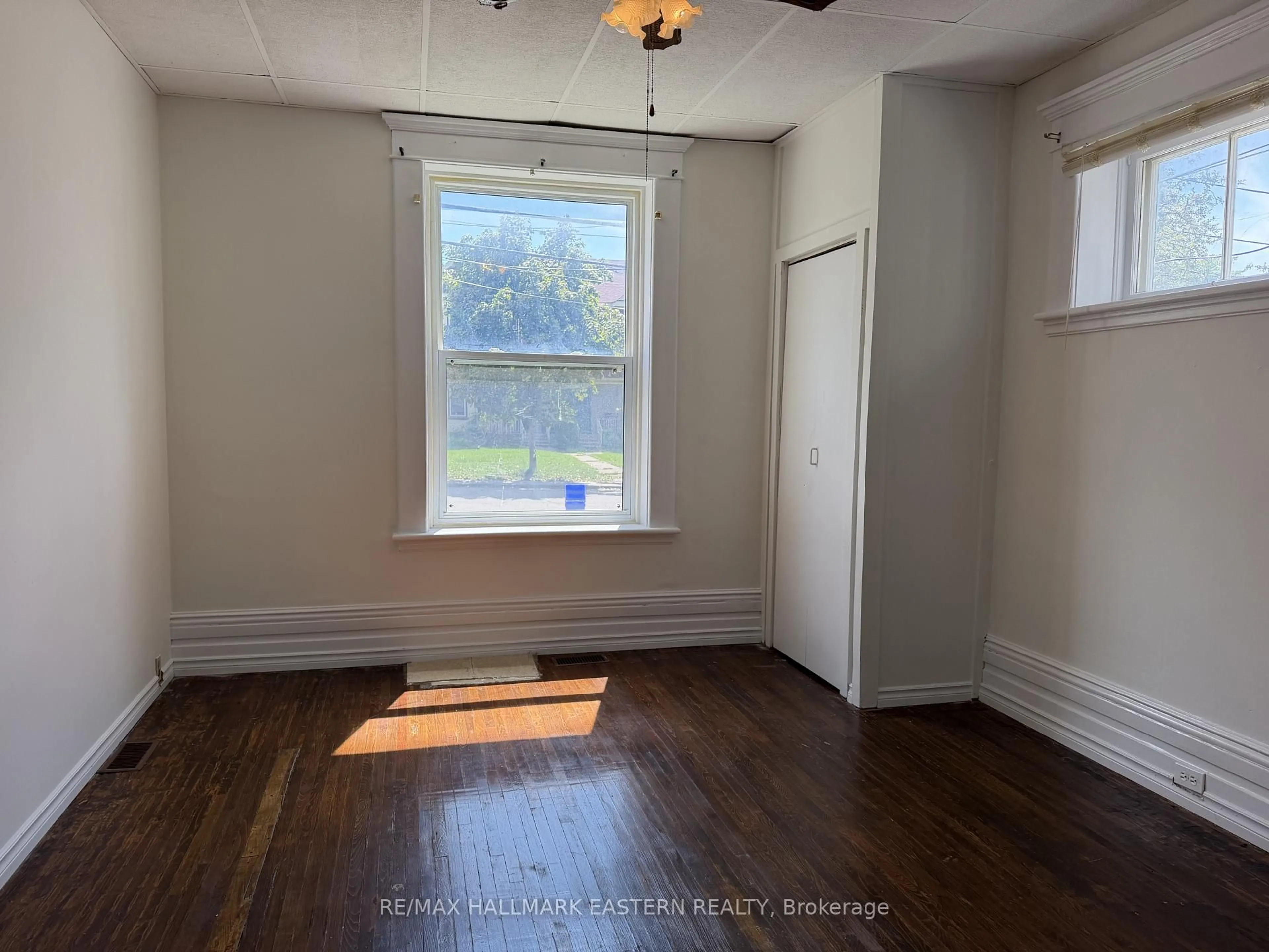 A pic of a room for 194 London St, Peterborough Ontario K9H 2Y9